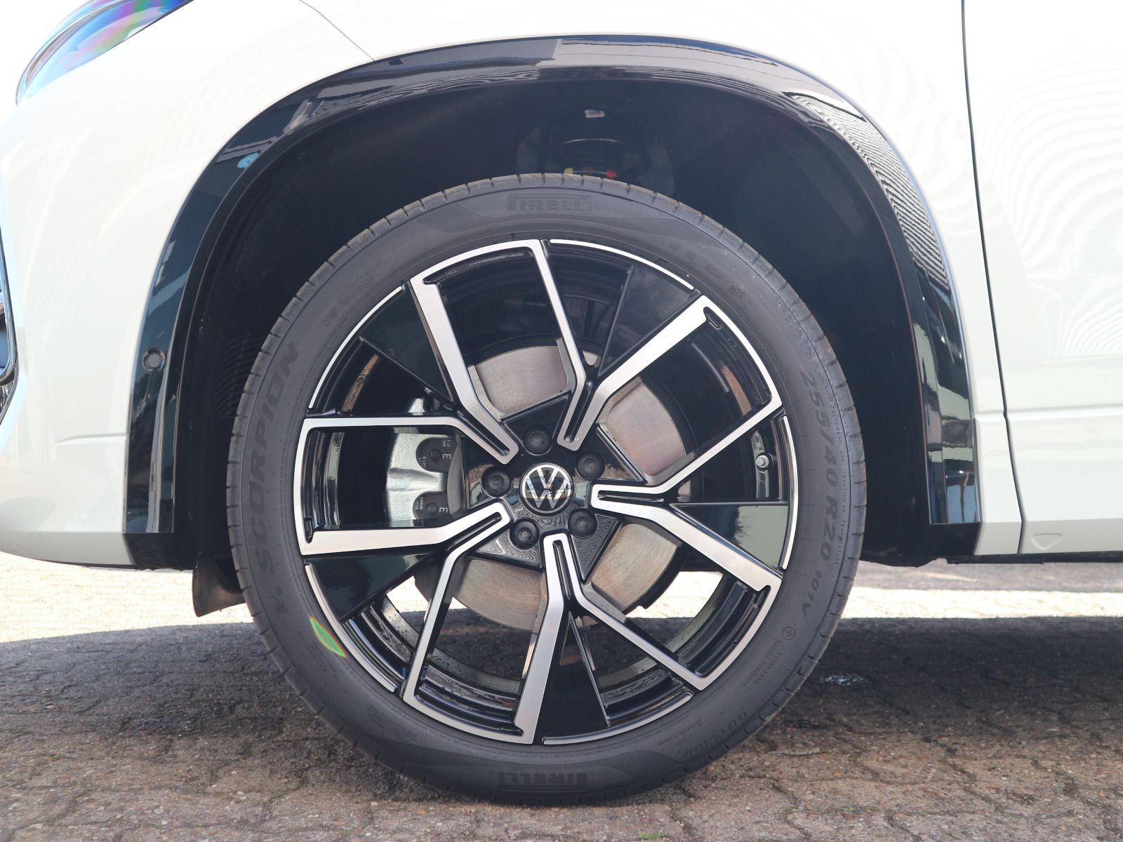 Fahrzeugabbildung Volkswagen Tayron R-Line 2,0 TDI SCR 4MOTION (193 PS) DSG*AHK*PANORAMA*BLACKSTYLE*WIRÄ*STDHZG*7-SITZER*