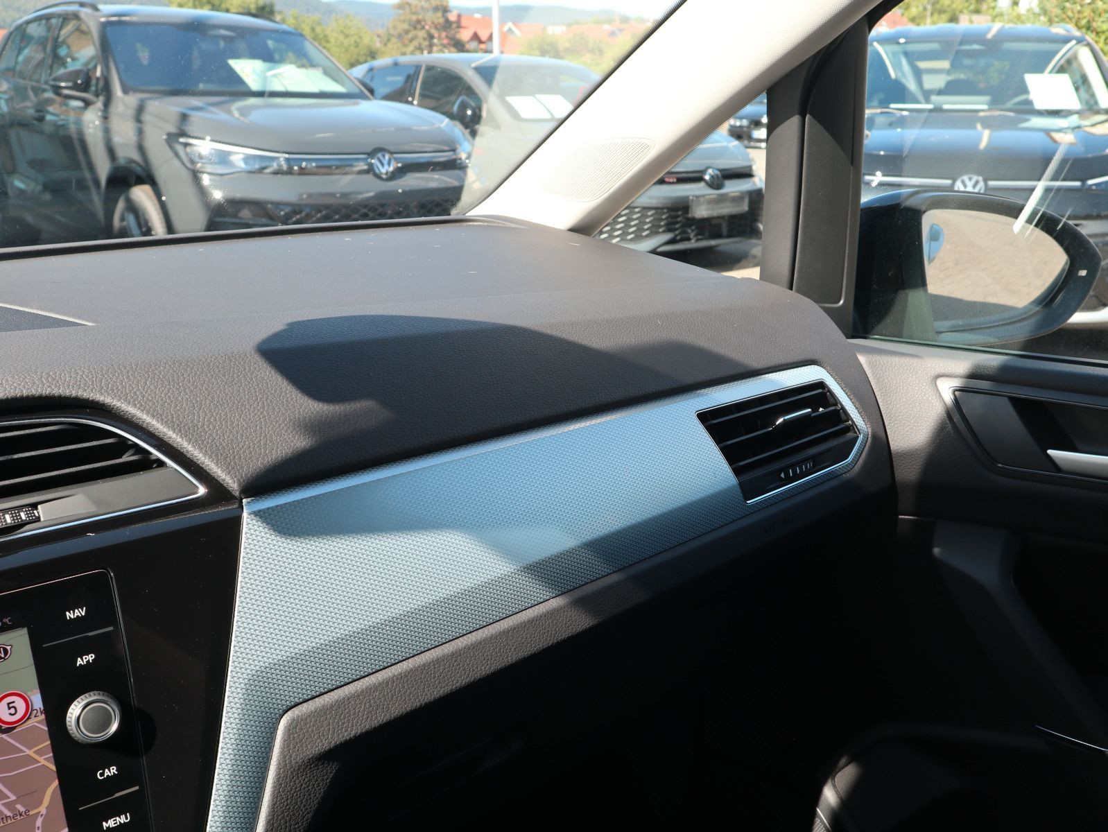Fahrzeugabbildung Volkswagen Touran ENERGY 1,5 TSI OPF (150 PS) DSG*R-LINE*NAVI*7-SITZER*