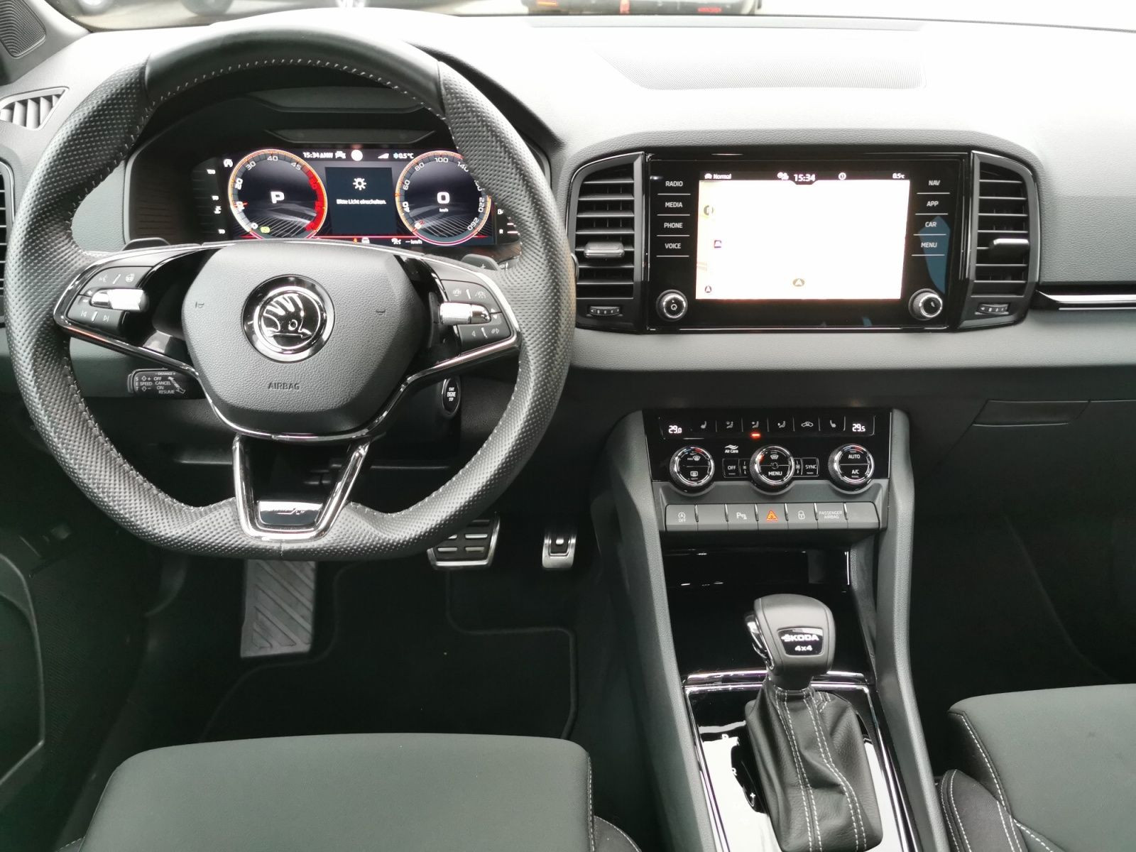Fahrzeugabbildung SKODA Karoq Sportline 2.0 TDI DSG 4x4+AHK+KAMERA+CANTON+TRAVEL ASSIST