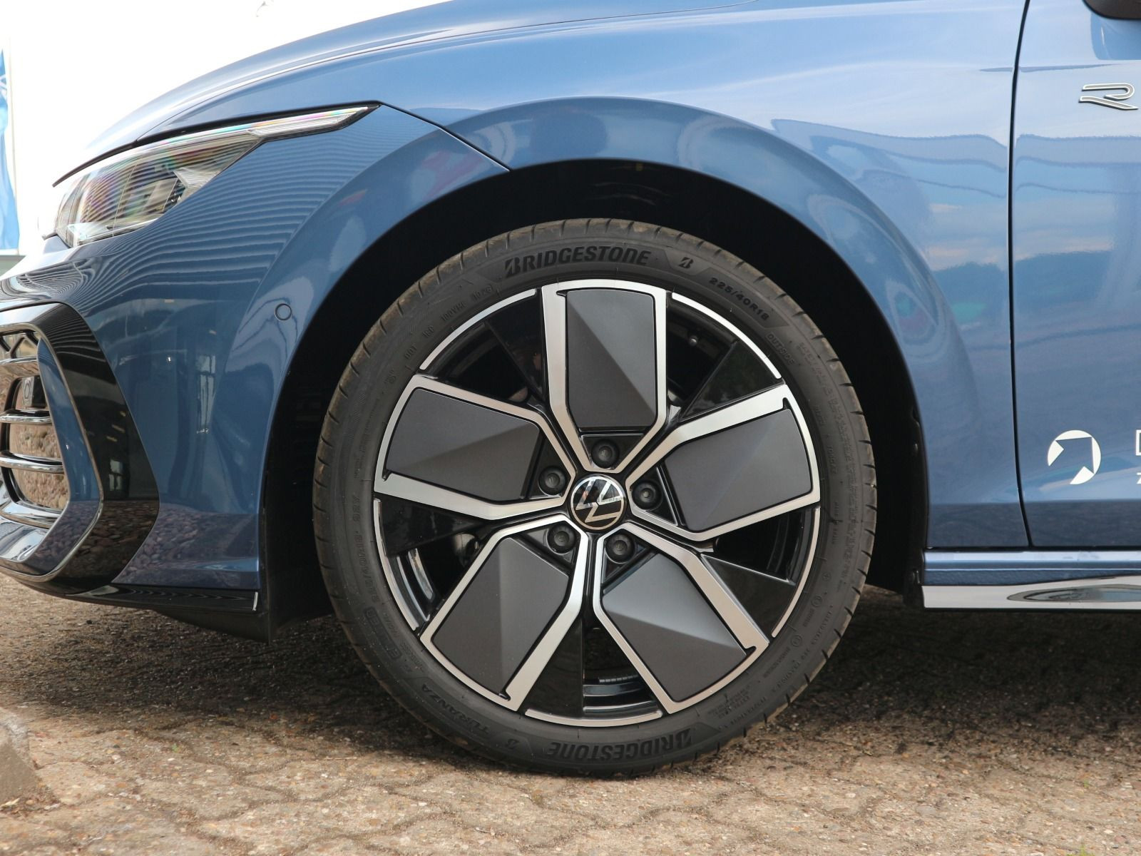 Fahrzeugabbildung Volkswagen Golf Variant R-Line 2.0 TDI DSG AHK BLACK STYLE LED PLUS