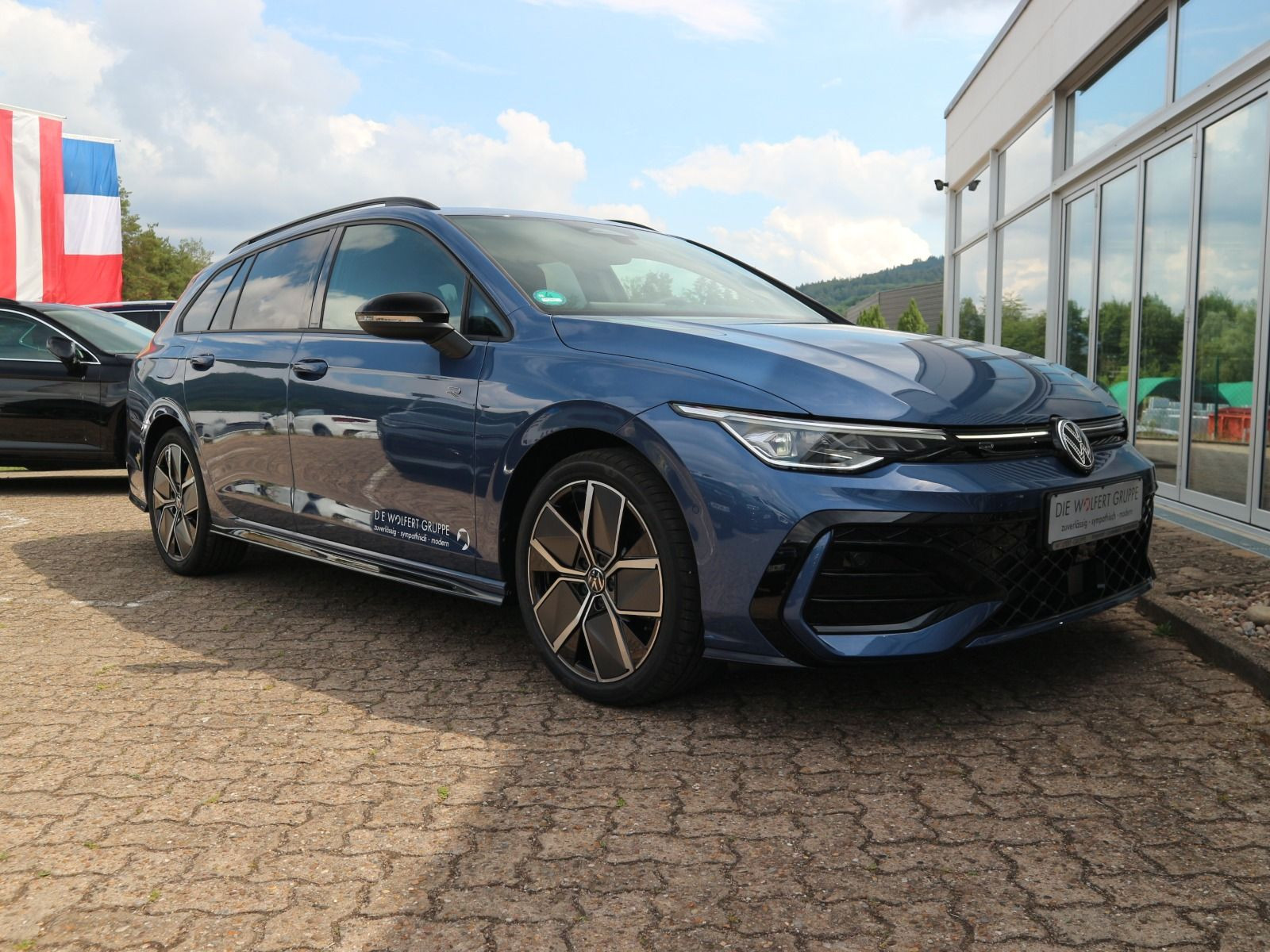 Fahrzeugabbildung Volkswagen Golf Variant R-Line 2.0 TDI DSG AHK BLACK STYLE LED PLUS