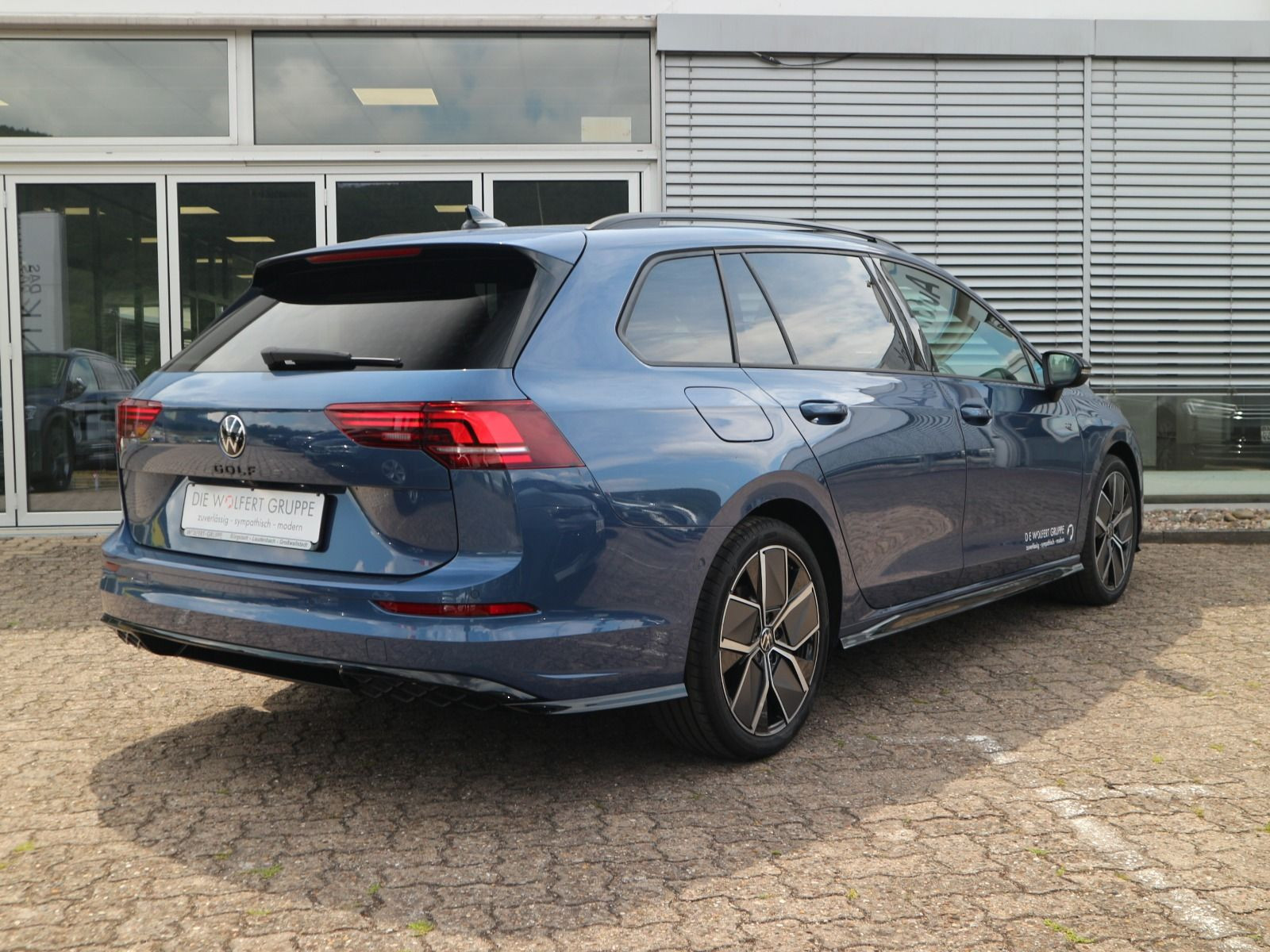Fahrzeugabbildung Volkswagen Golf Variant R-Line 2.0 TDI DSG AHK BLACK STYLE LED PLUS