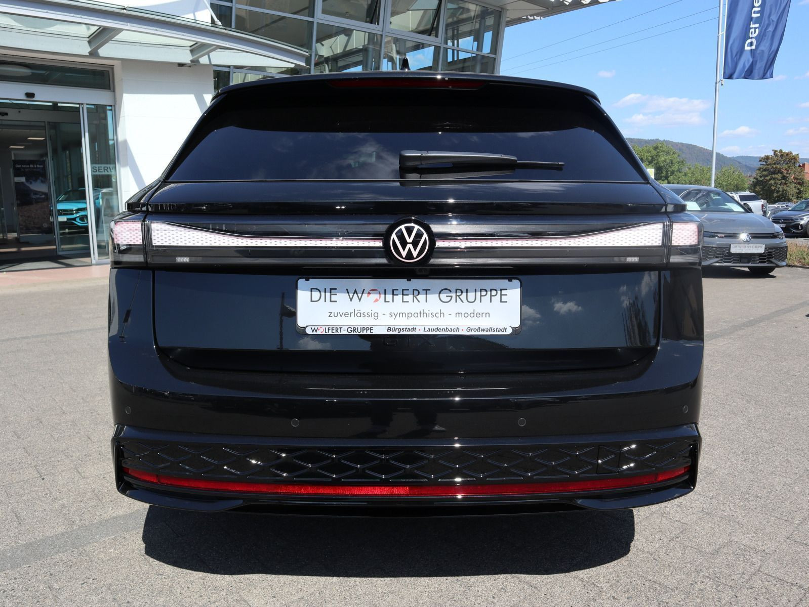 Fahrzeugabbildung Volkswagen ID.7 GTX Tourer 4MOTION (340 PS) 86 kWh *AHK*WINTERRÄDER*WÄRMEPUMPE*
