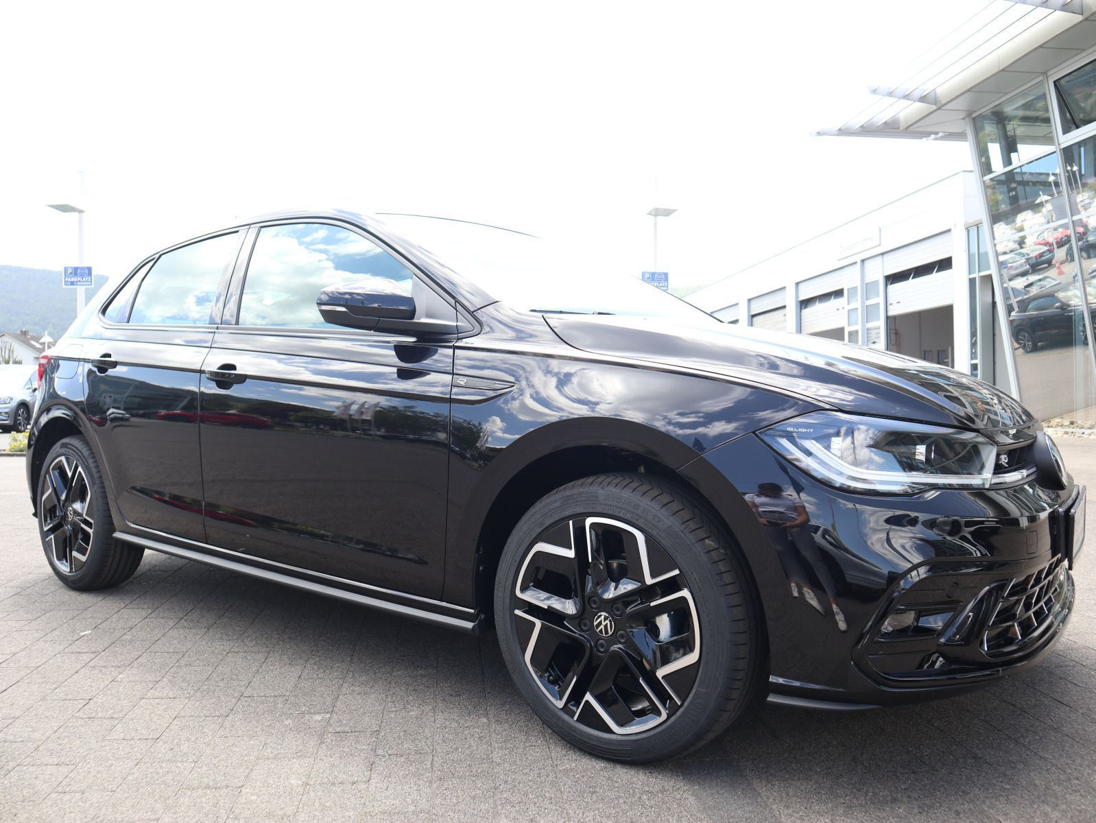 Fahrzeugabbildung Volkswagen Polo R-Line 1,0 l TSI OPF (95 PS) DSG*WINTERRÄDER*NAVI*RFK*