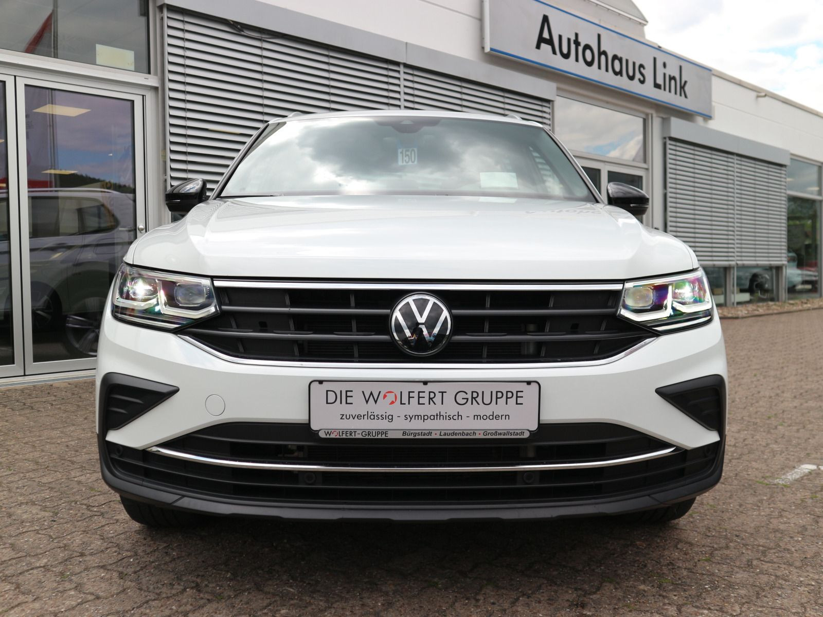 Fahrzeugabbildung Volkswagen Tiguan Active 1.4 TSI eHybrid DSG AHK RFK NAVI CARPLAY