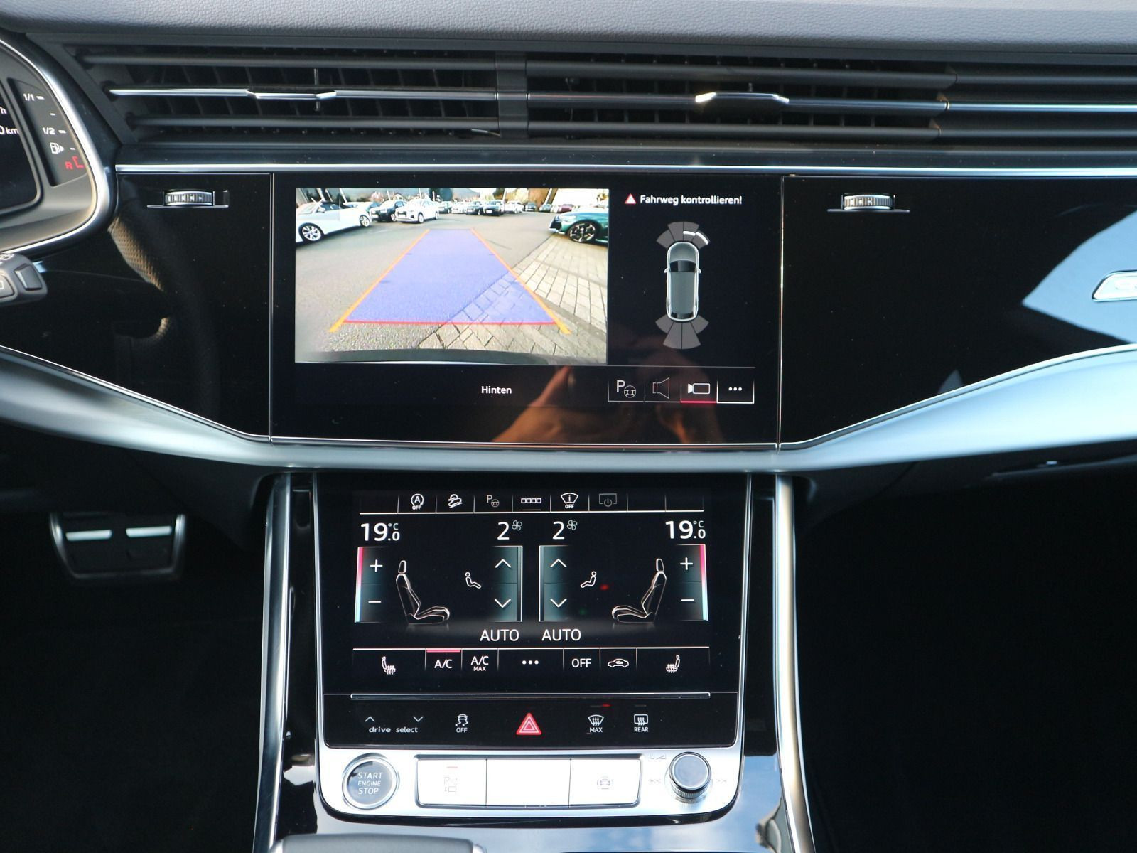 Fahrzeugabbildung Audi Q8 S line 55 TFSI quattro HUD*AHK*CARPLAY*ACC*RFK