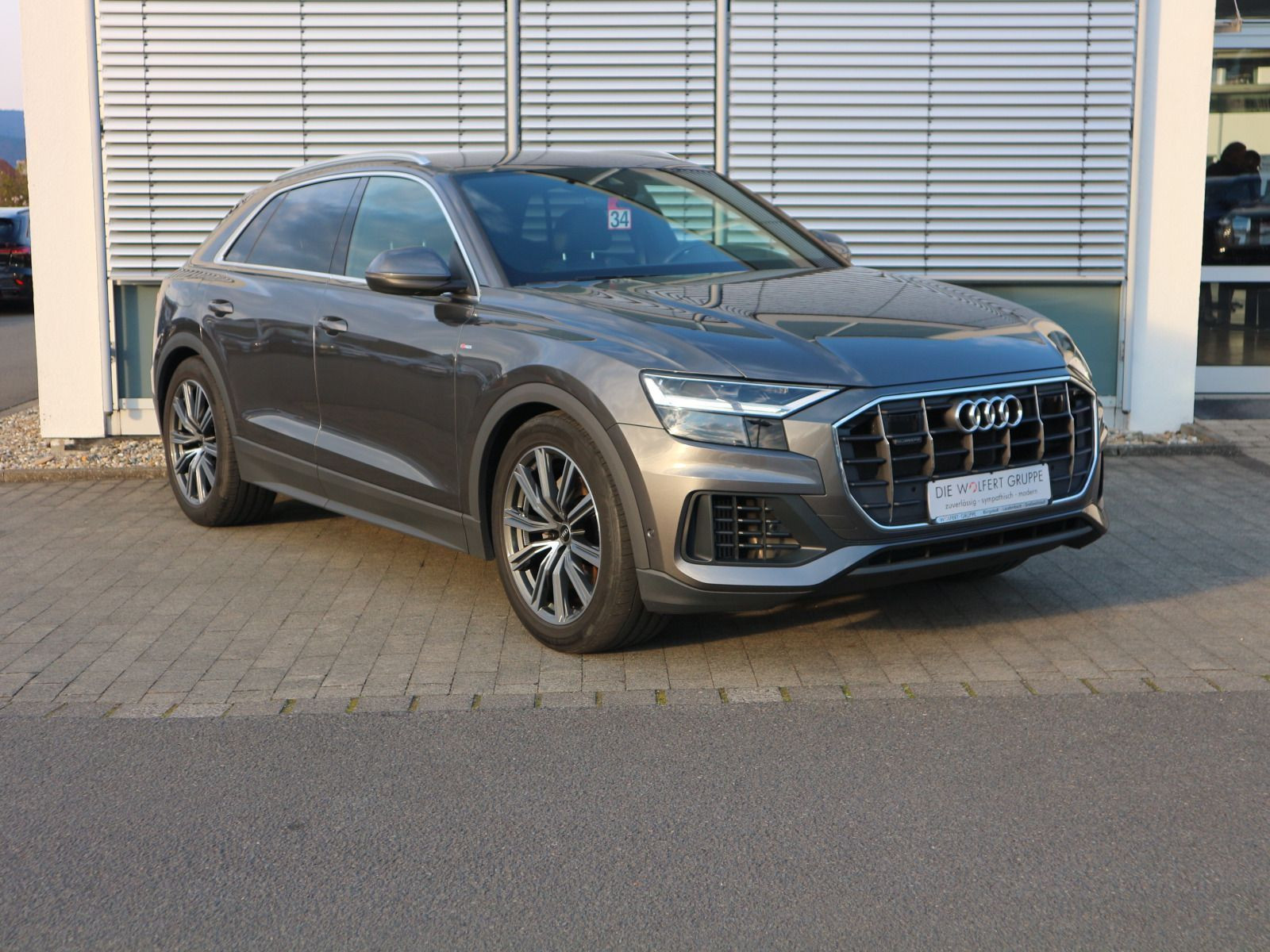 Fahrzeugabbildung Audi Q8 S line 55 TFSI quattro HUD*AHK*CARPLAY*ACC*RFK