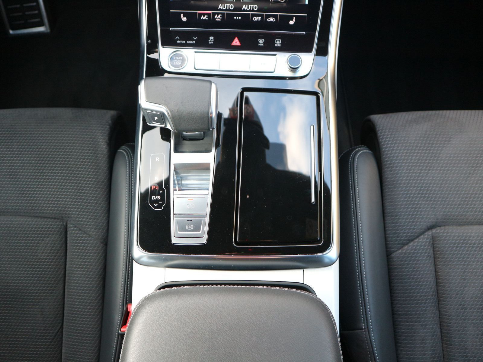 Fahrzeugabbildung Audi Q8 S line 55 TFSI quattro HUD*AHK*CARPLAY*ACC*RFK
