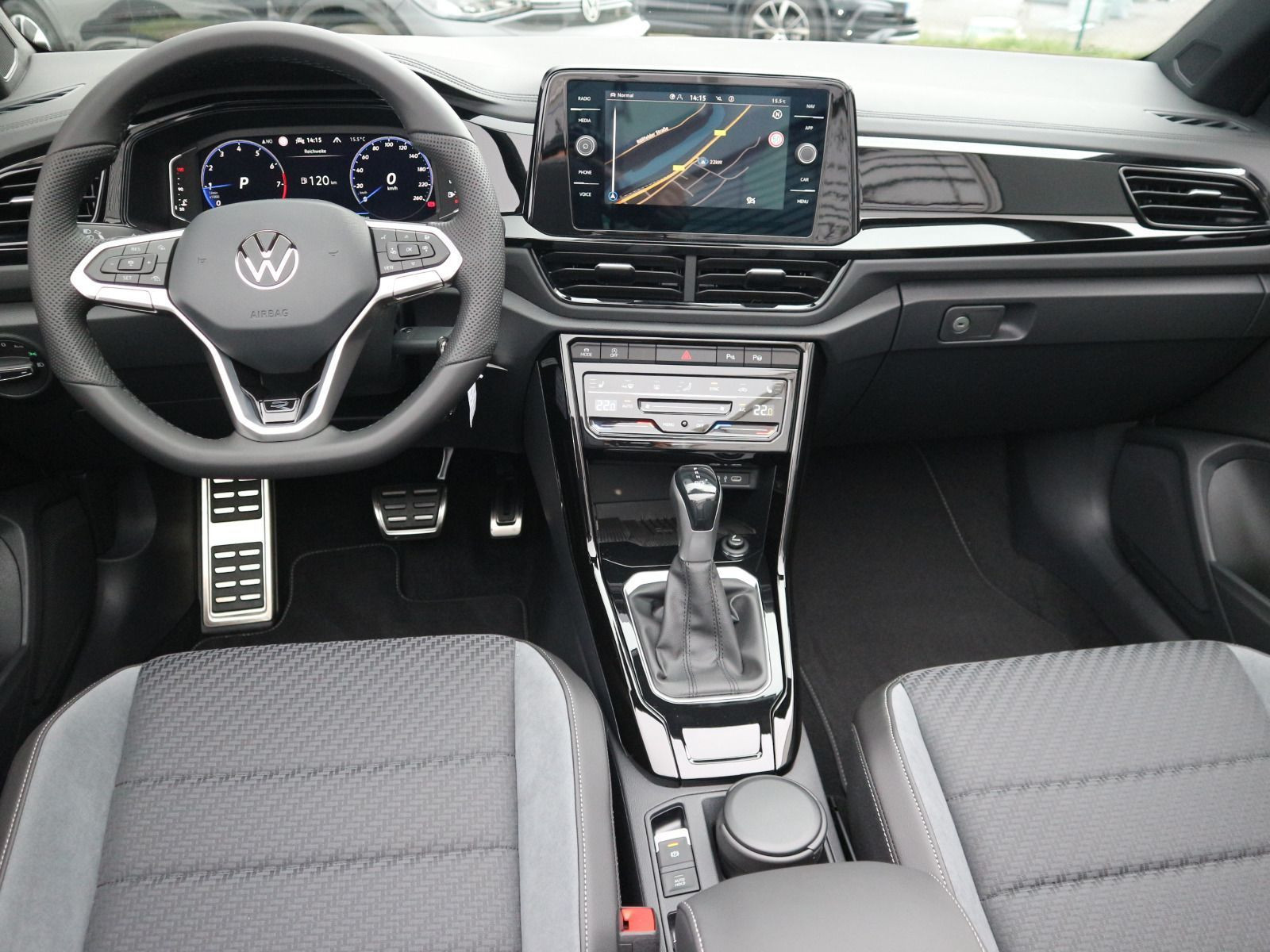 Fahrzeugabbildung Volkswagen T-Roc Cabriolet R-Line 1.5 TSI OPF (150 PS) DSG *AHK*NAVI*BLACKSTYLE*19 ZOLL*
