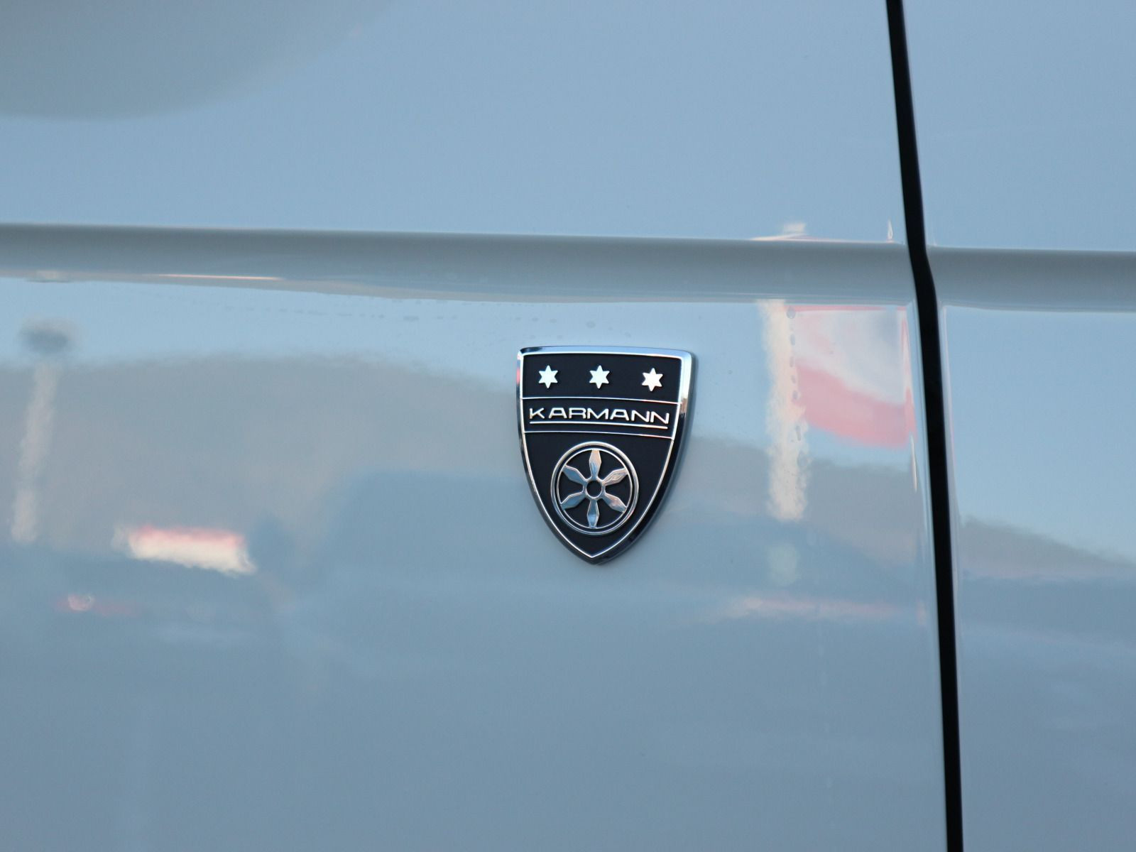 Fahrzeugabbildung Volkswagen T-Roc Cabriolet R-Line Edition Karmann PLUS 1.5 l TSI OPF (150 PS) DSG*AHK*WINTERRÄDER*LIMITIERT*