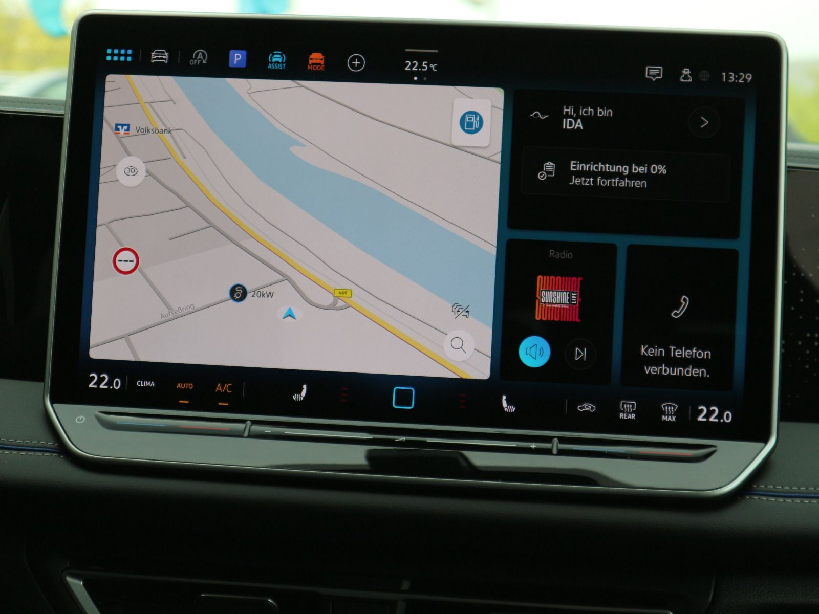 Fahrzeugabbildung Volkswagen Tiguan R-Line 1,5 l eTSI OPF (150 PS) DSG*AHK*PANORAMA*HARMAN KARDON*STDHZG*WINTERRÄDER