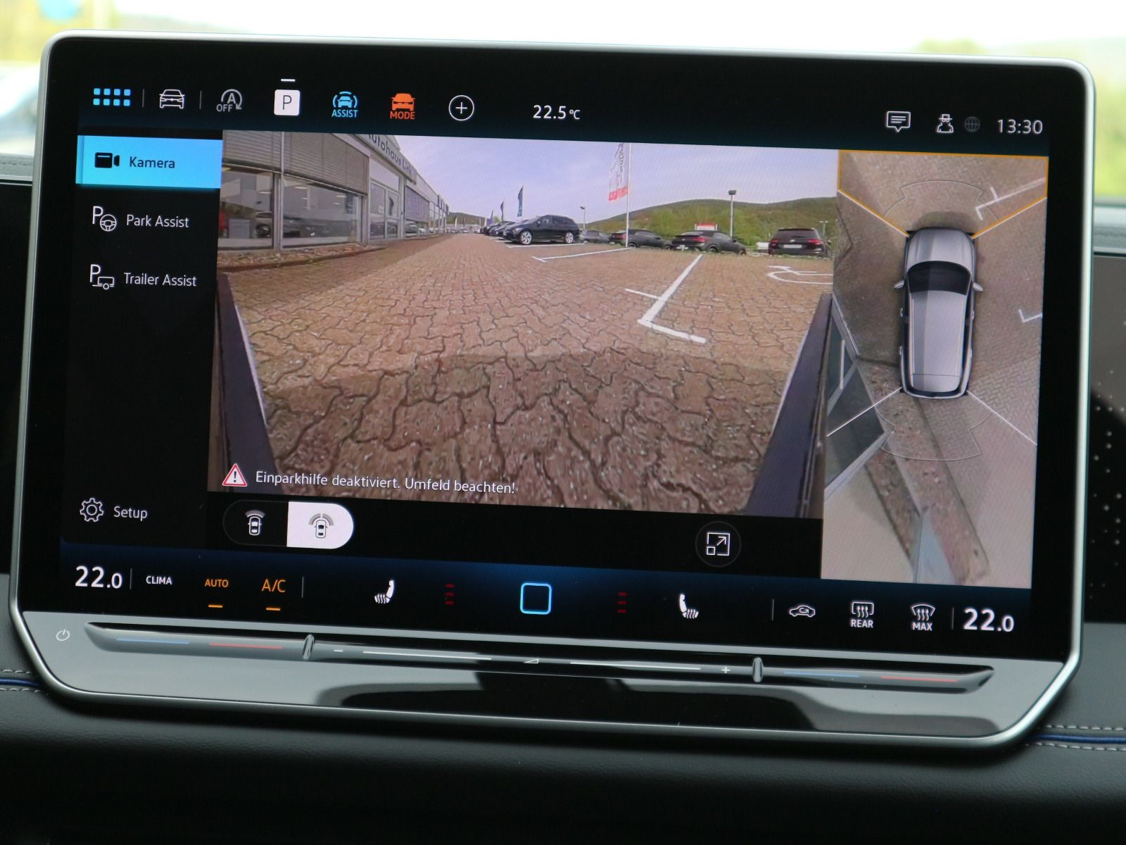 Fahrzeugabbildung Volkswagen Tiguan R-Line 1,5 l eTSI OPF (150 PS) DSG*AHK*PANORAMA*HARMAN KARDON*STDHZG*WINTERRÄDER