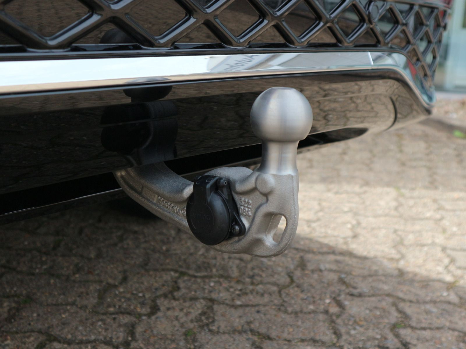 Fahrzeugabbildung Volkswagen Tiguan R-Line 1,5 l eTSI OPF (150 PS) DSG*AHK*PANORAMA*HARMAN KARDON*STDHZG*WINTERRÄDER