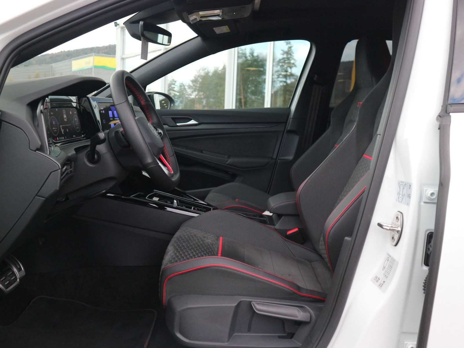 Fahrzeugabbildung Volkswagen Golf GTI Clubsport 2.0 TSI DSG PANO RFK ACC NAVI CARPLAY