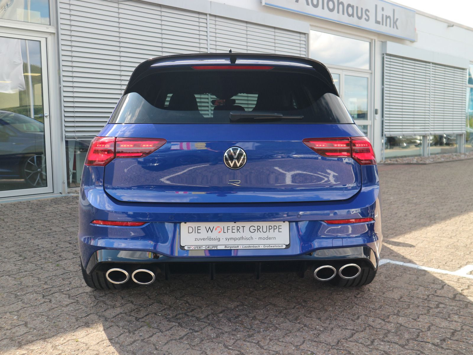 Fahrzeugabbildung Volkswagen Golf R 2.0 TSI DSG 4M MATRIX HK RKF BLACK CARPALY