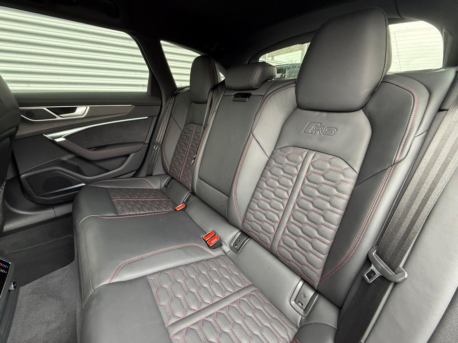 Fahrzeugabbildung Audi RS 6 Avant +WINTERRÄDER+STANDHEIZUNG+AHK+SPORTAB