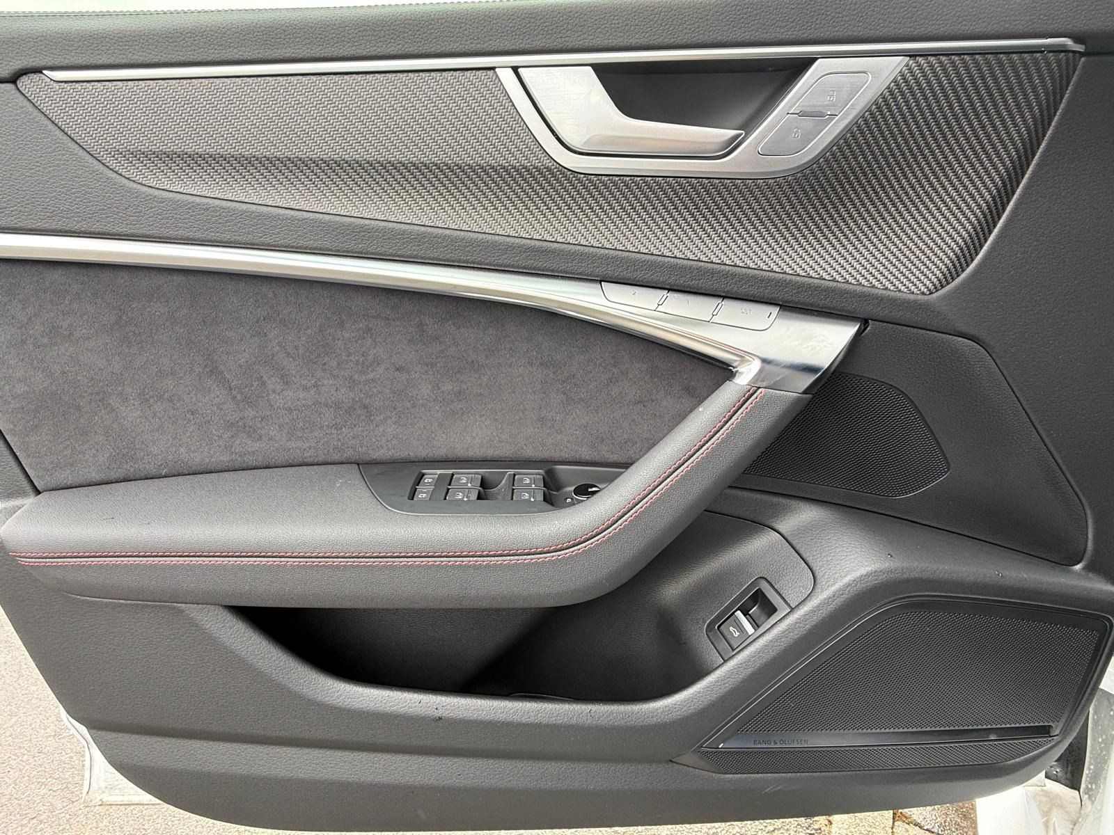Fahrzeugabbildung Audi RS 6 Avant +WINTERRÄDER+STANDHEIZUNG+AHK+SPORTAB