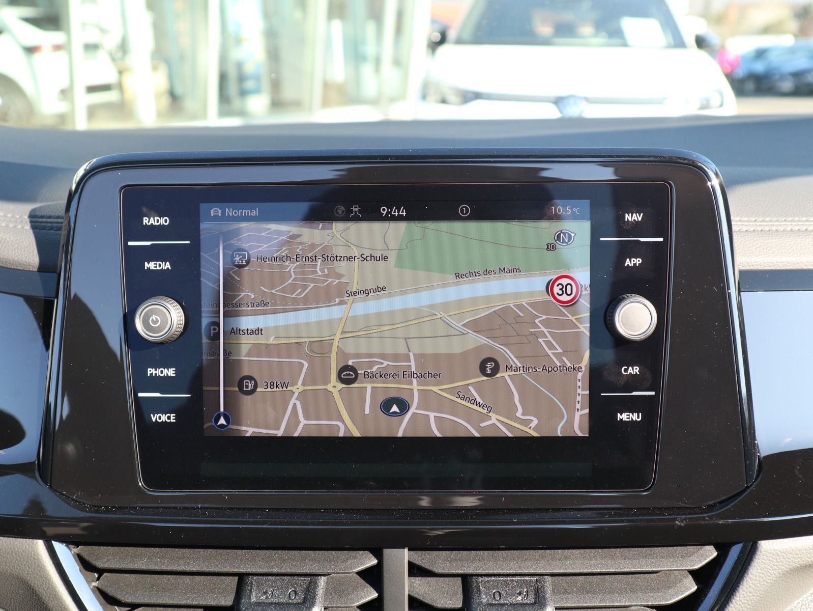 Fahrzeugabbildung Volkswagen T-Roc Cabriolet R-Line 1.5 l TSI OPF (150 PS) DSG*WINTERRÄDER*BLACKSTYLE*IQ-LIGHT*