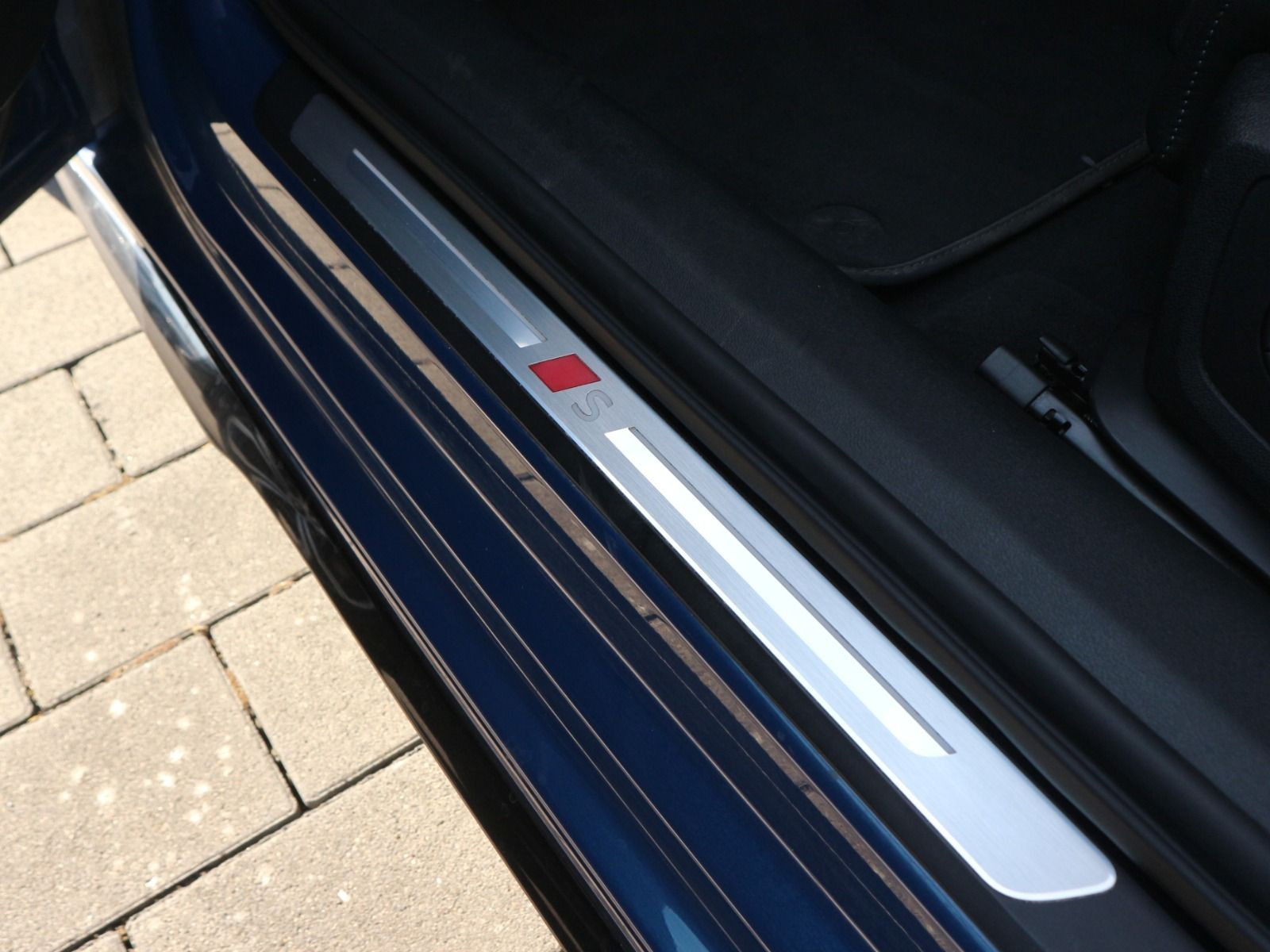 Fahrzeugabbildung Audi A6 Avant S line TFSI quattro 270 kW AHK*PANO*ACC