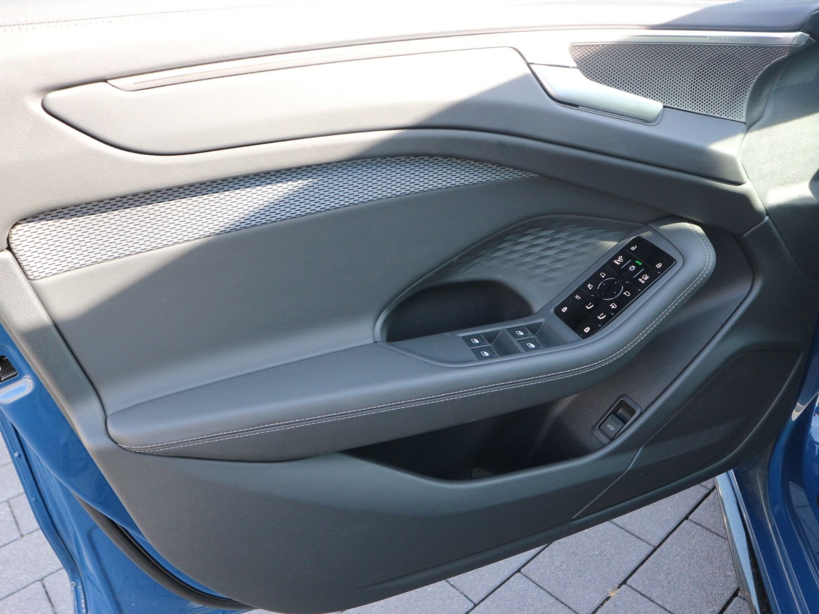 Fahrzeugabbildung Audi A6 Avant S line TFSI quattro 270 kW AHK*PANO*ACC