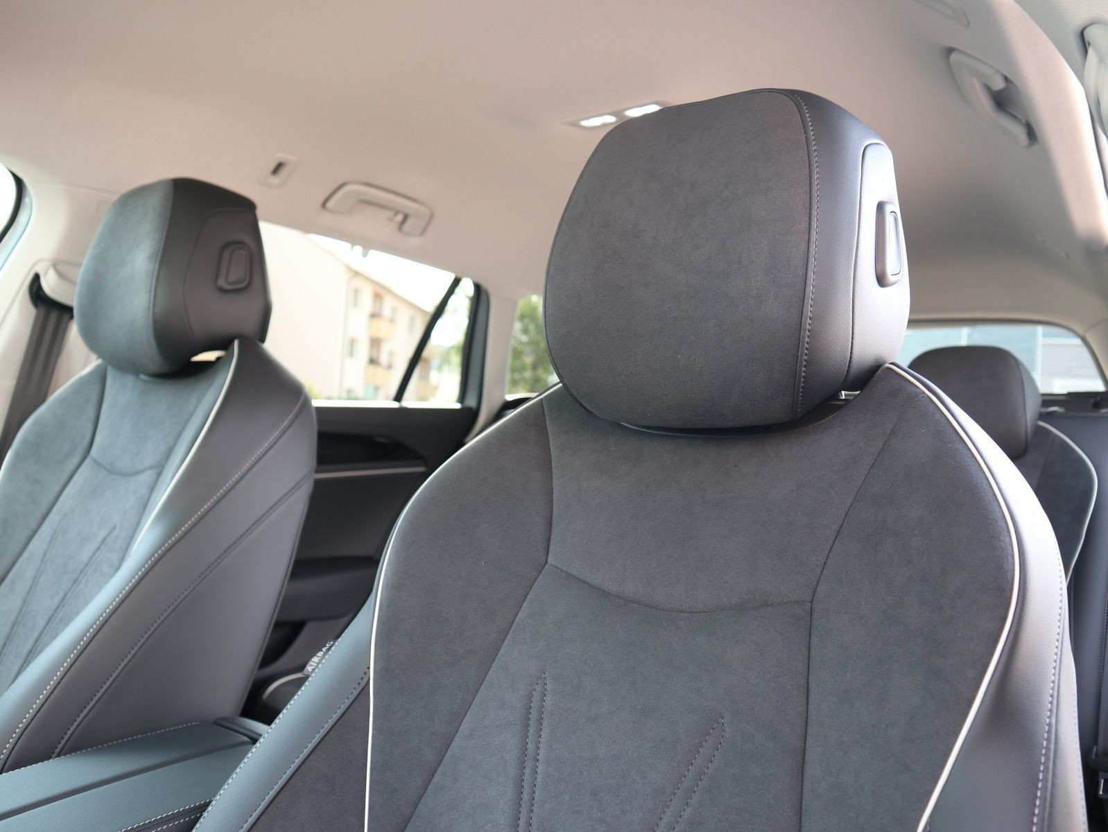 Fahrzeugabbildung Volkswagen Passat Business 1,5 eTSI OPF (150 PS) DSG *NAVI*AHK*