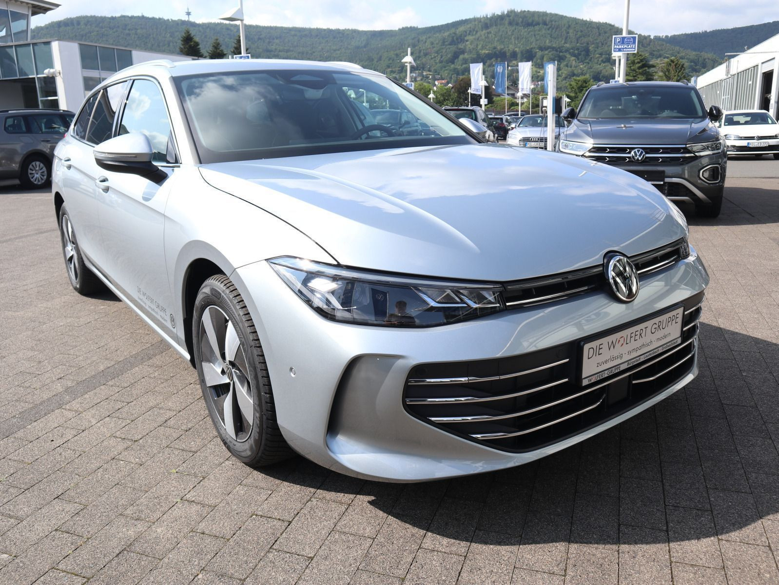 Fahrzeugabbildung Volkswagen Passat Business 1,5 eTSI OPF (150 PS) DSG *NAVI*AHK*