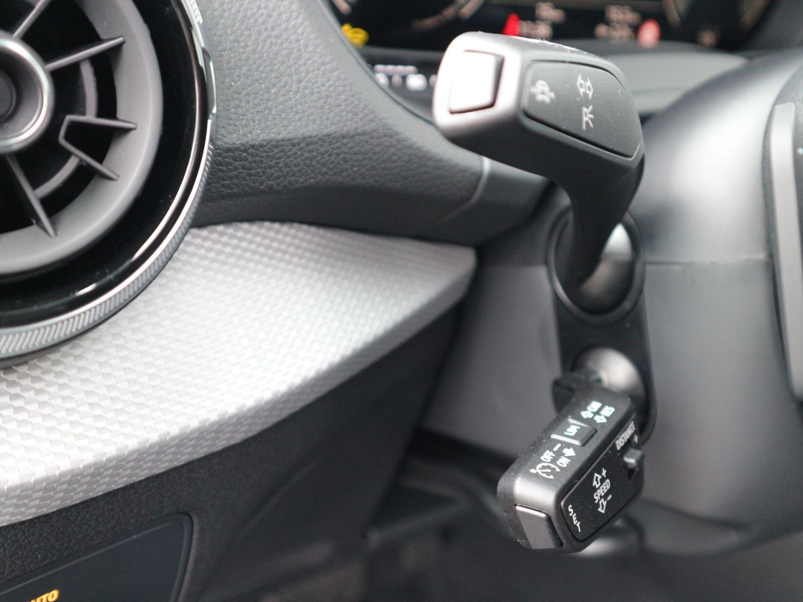 Fahrzeugabbildung Audi Q2 advanced 35 TFSI S tronic*AHK*LED*NAVI*ACC*