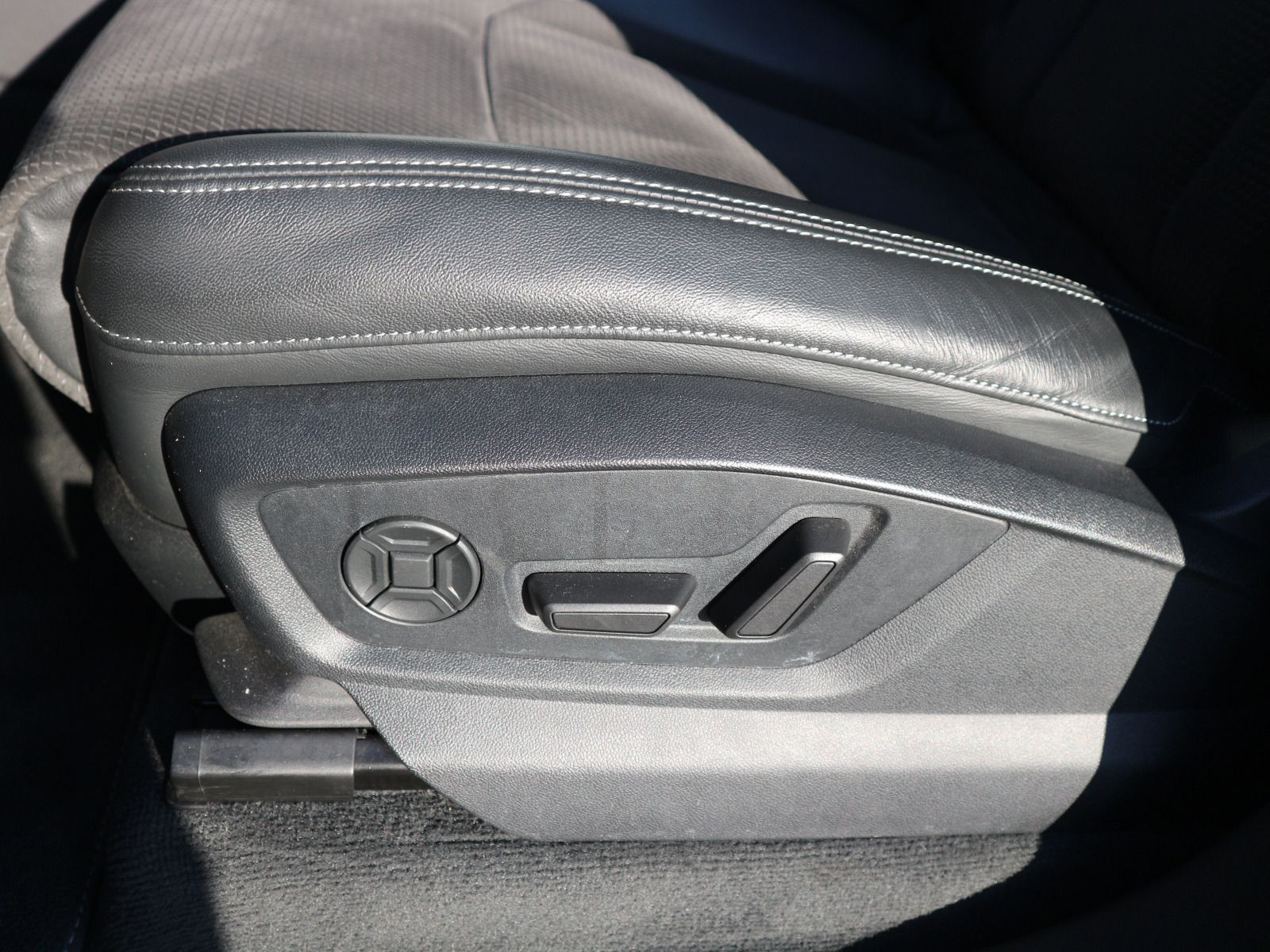 Fahrzeugabbildung Audi Q7 S line 55 TFSI quattro 7-SITZER*AHK*PANO*STHZ