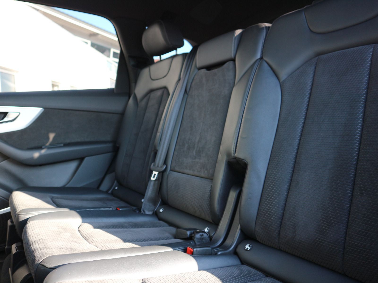 Fahrzeugabbildung Audi Q7 S line 55 TFSI quattro 7-SITZER*AHK*PANO*STHZ