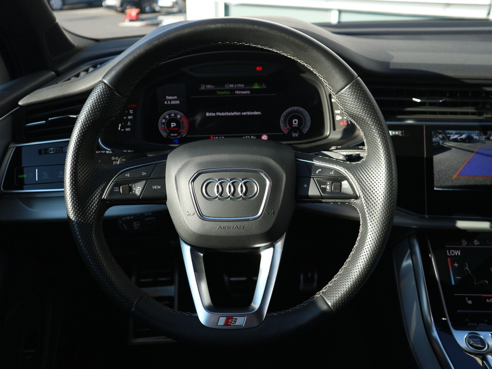 Fahrzeugabbildung Audi Q7 S line 55 TFSI quattro 7-SITZER*AHK*PANO*STHZ
