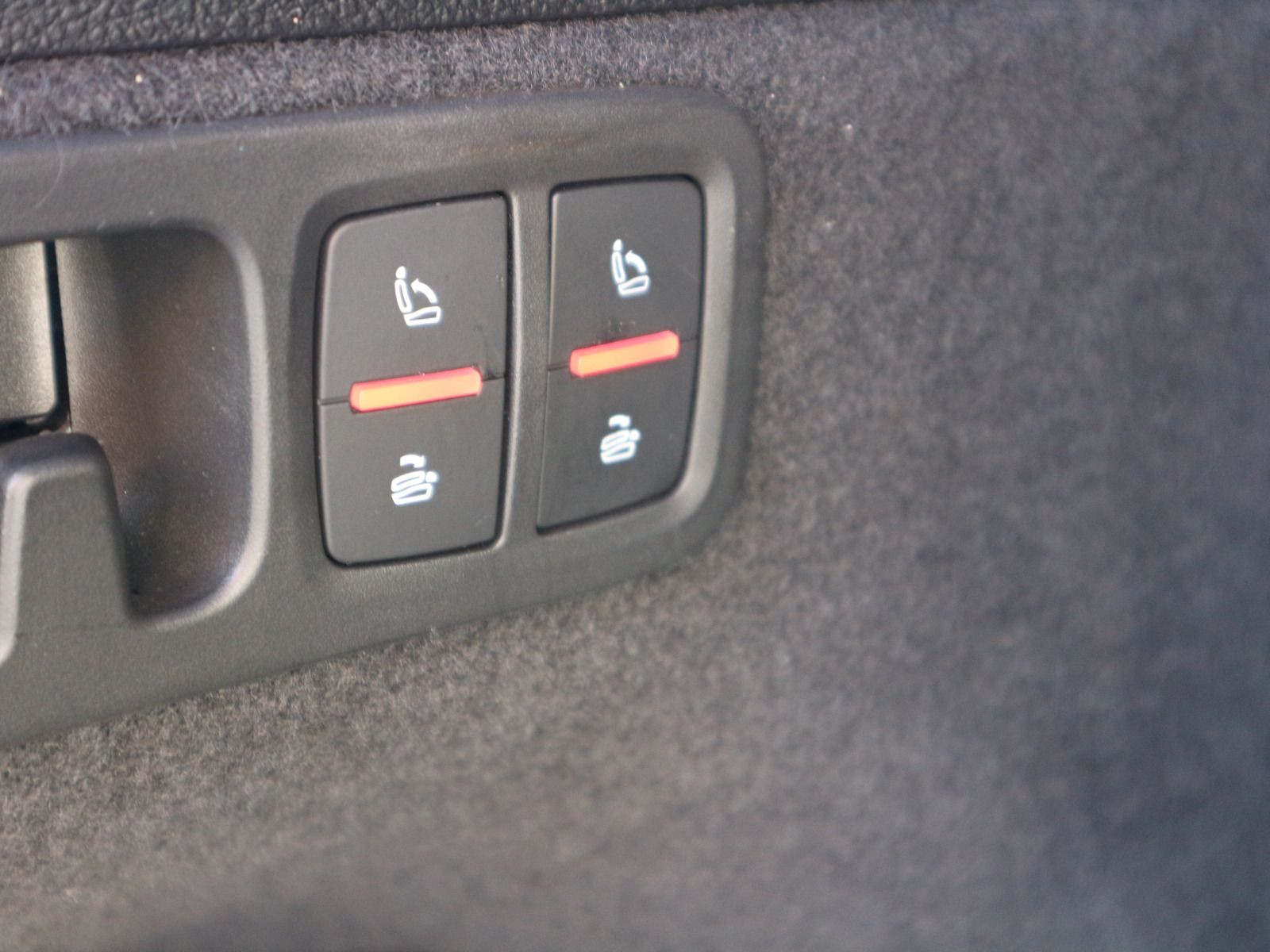 Fahrzeugabbildung Audi Q7 S line 55 TFSI quattro 7-SITZER*AHK*PANO*STHZ