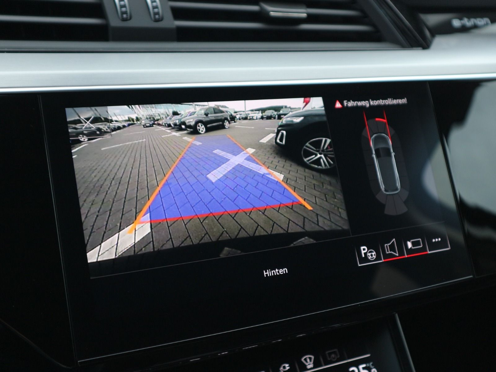 Fahrzeugabbildung Audi e-tron advanced 55 quattro NACHTSICHT*AHK*RFK