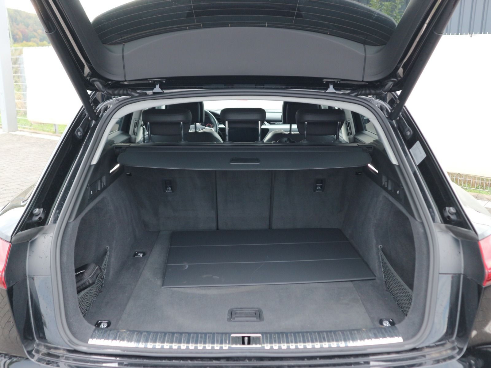 Fahrzeugabbildung Audi e-tron advanced 55 quattro NACHTSICHT*AHK*RFK