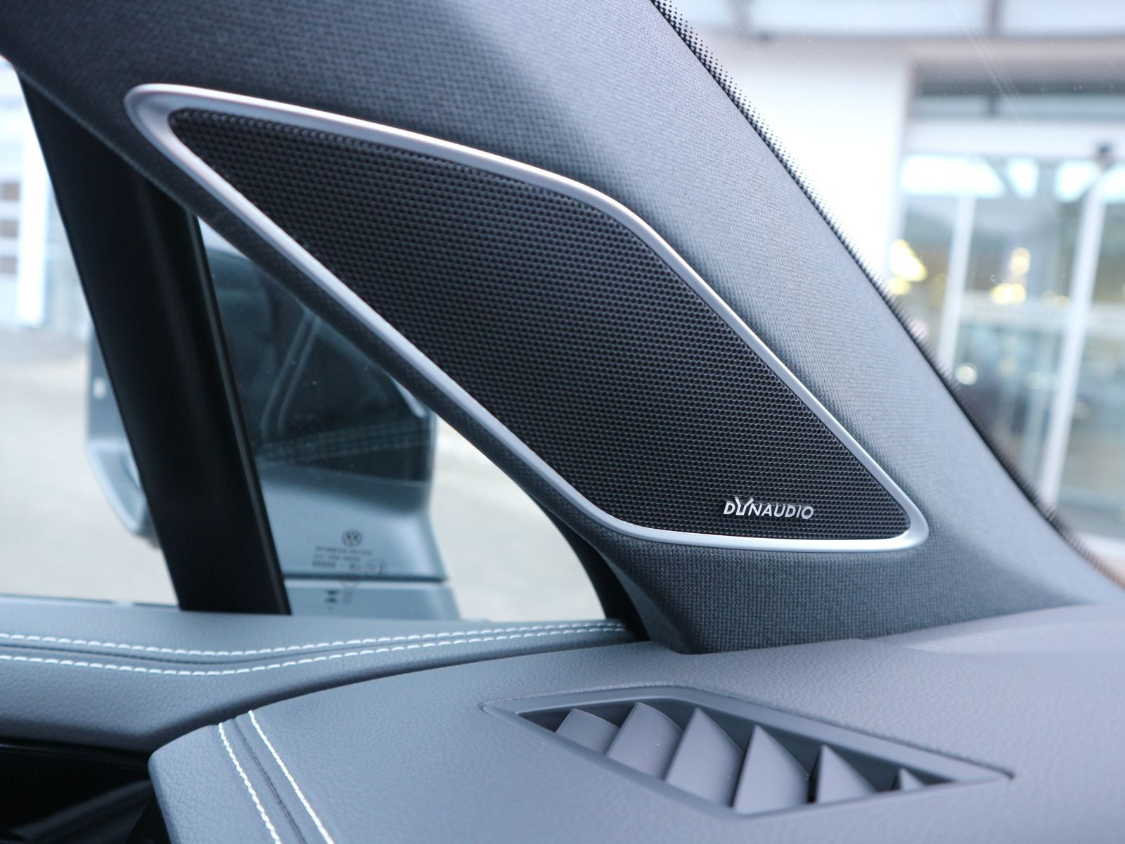 Fahrzeugabbildung Volkswagen Touareg R-Line 3,0 V6 TDI SCR 4MOTION (286 PS)*AHK*BLACKSTYLE*PANORAMA*WINTERRÄDER*