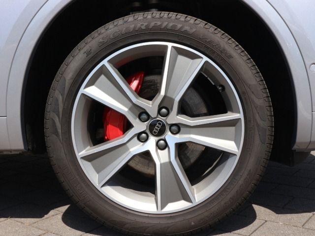 Fahrzeugabbildung Audi Q5 TFSI e S line business 55 TFSI e quattro S tronic