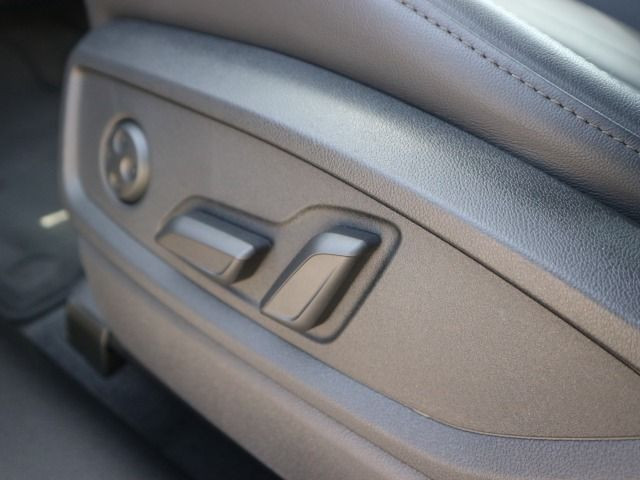 Fahrzeugabbildung Audi Q5 TFSI e S line business 55 TFSI e quattro S tronic