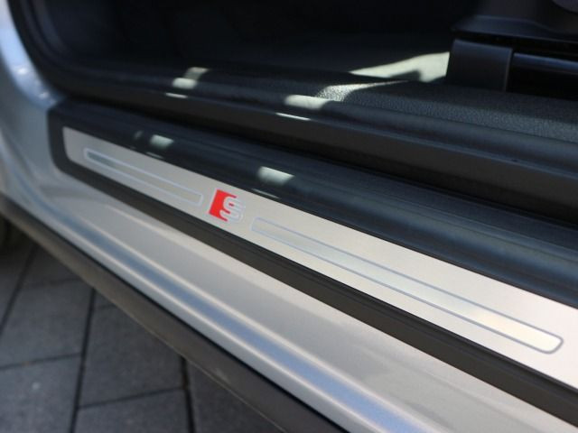 Fahrzeugabbildung Audi Q5 TFSI e S line business 55 TFSI e quattro S tronic