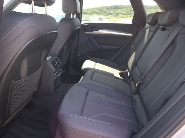 Fahrzeugabbildung Audi Q5 TFSI e S line business 55 TFSI e quattro S tronic