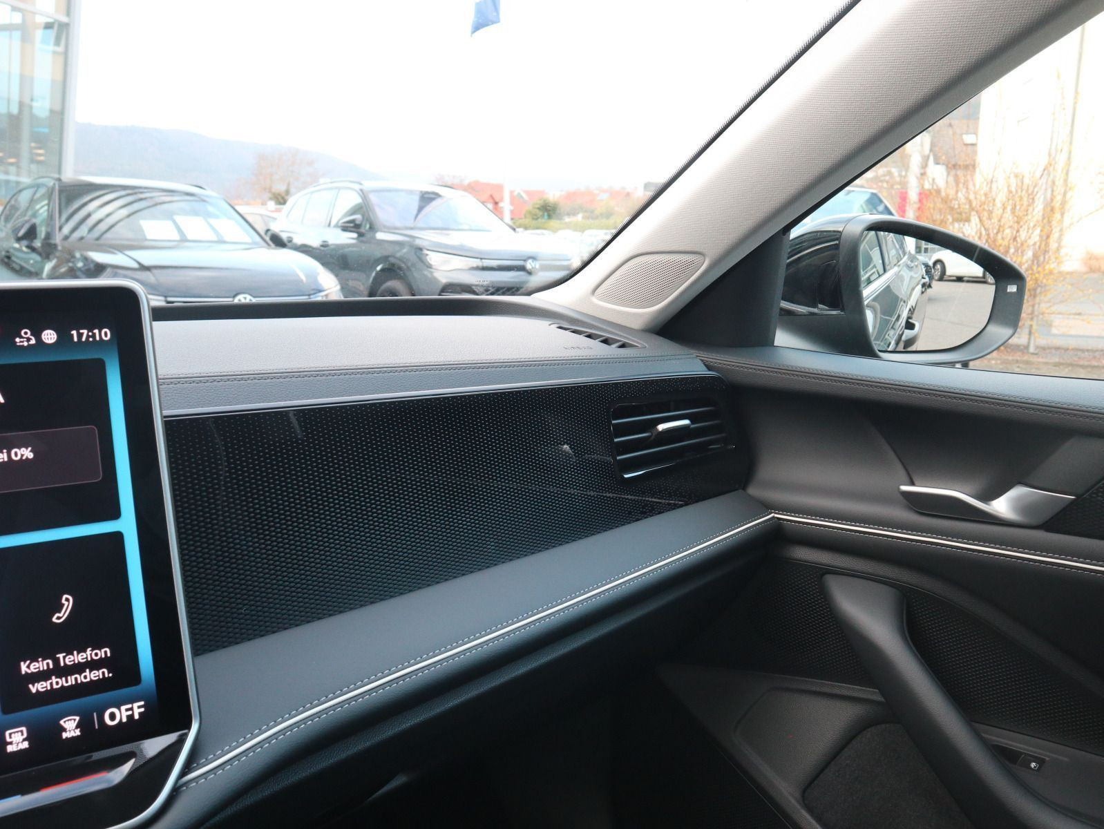 Fahrzeugabbildung Volkswagen Passat Business 2,0 TDI SCR (150 PS) DSG *AHK*WINTERRÄDER*NAVI PRO*