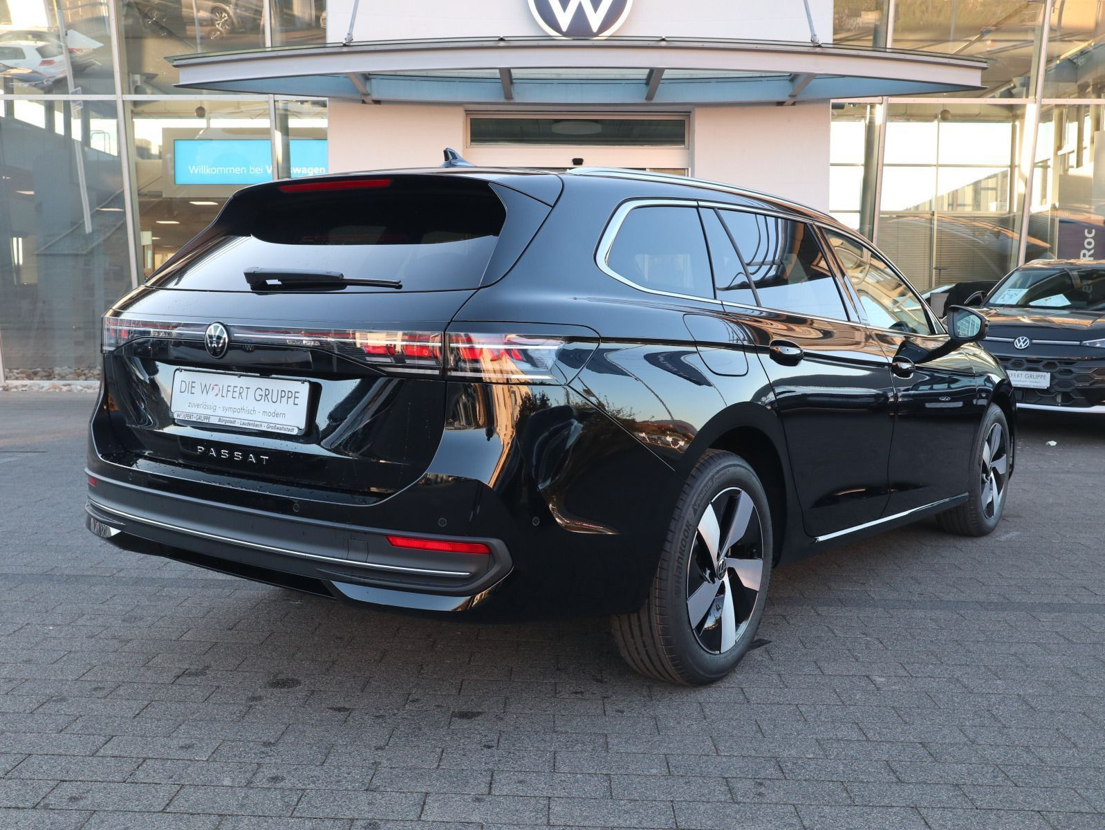 Fahrzeugabbildung Volkswagen Passat Business 2,0 TDI SCR (150 PS) DSG *AHK*WINTERRÄDER*NAVI PRO*