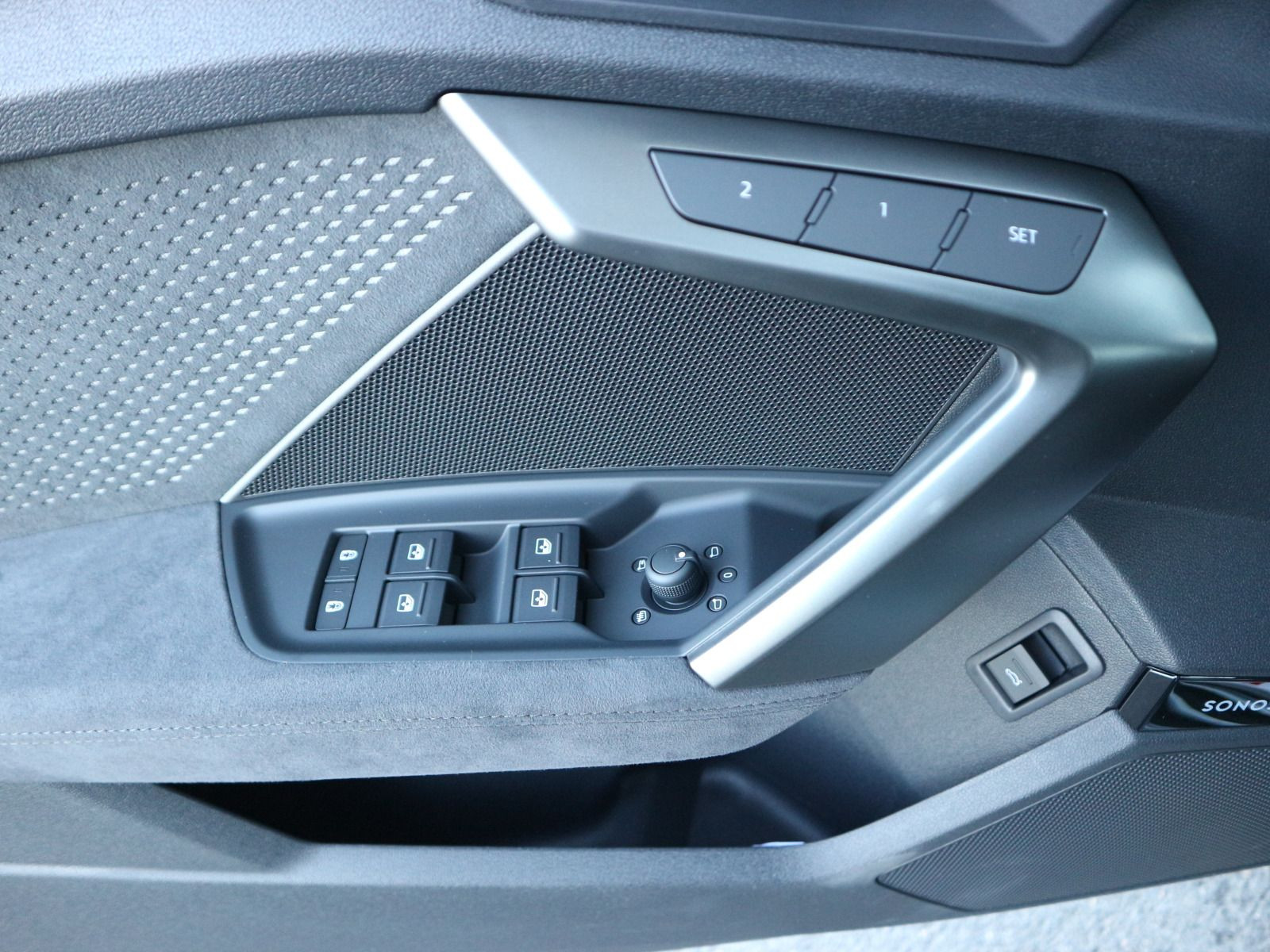 Fahrzeugabbildung Audi RS 3 Limousine S tronic*TIEFGRÜN PERL*PANO*NAVI*
