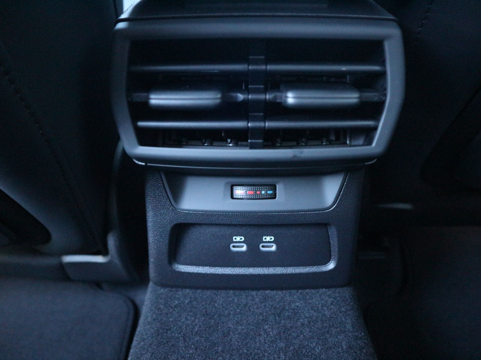 Fahrzeugabbildung Audi RS 3 Limousine S tronic*TIEFGRÜN PERL*PANO*NAVI*