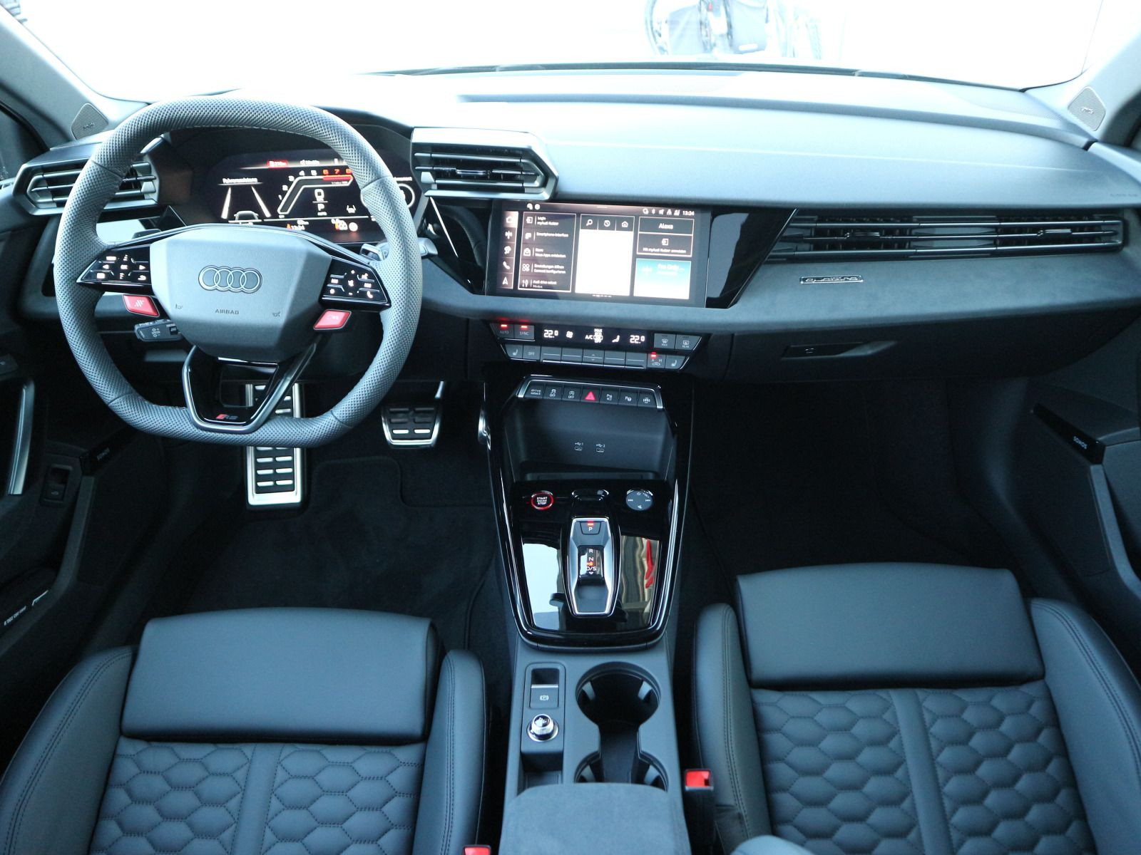 Fahrzeugabbildung Audi RS 3 Limousine S tronic*TIEFGRÜN PERL*PANO*NAVI*