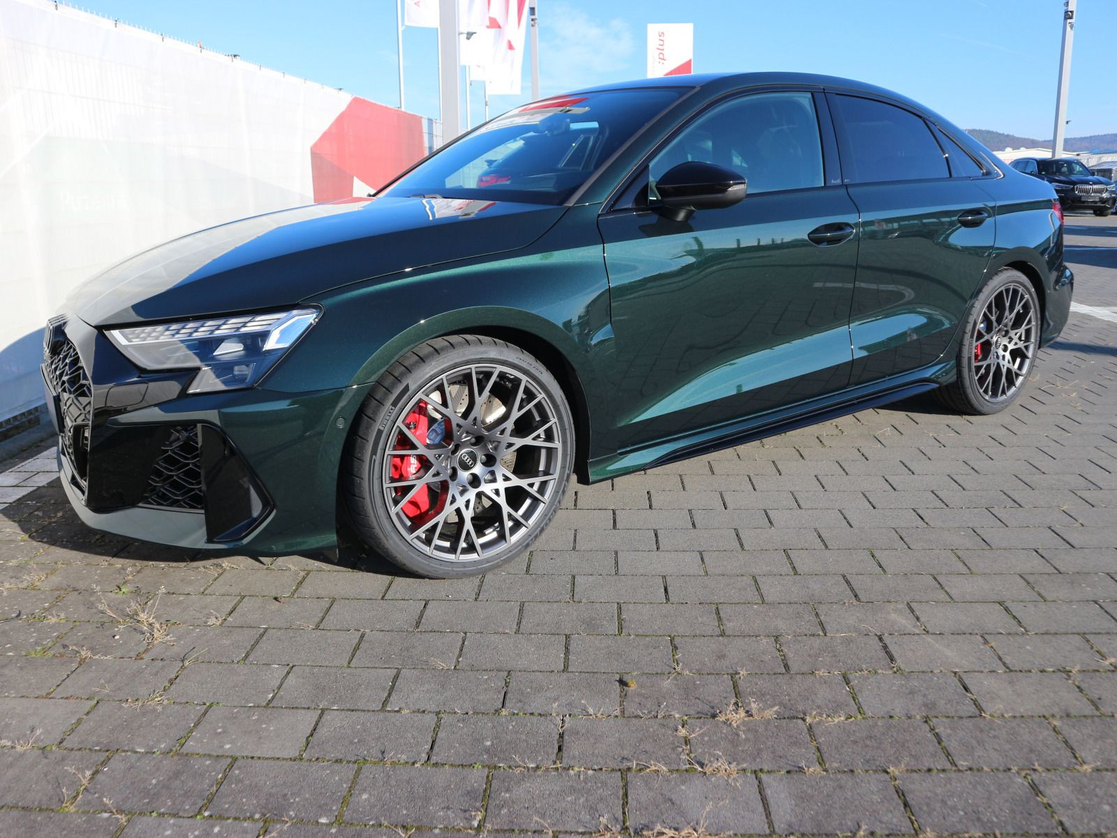 Fahrzeugabbildung Audi RS 3 Limousine S tronic*TIEFGRÜN PERL*PANO*NAVI*