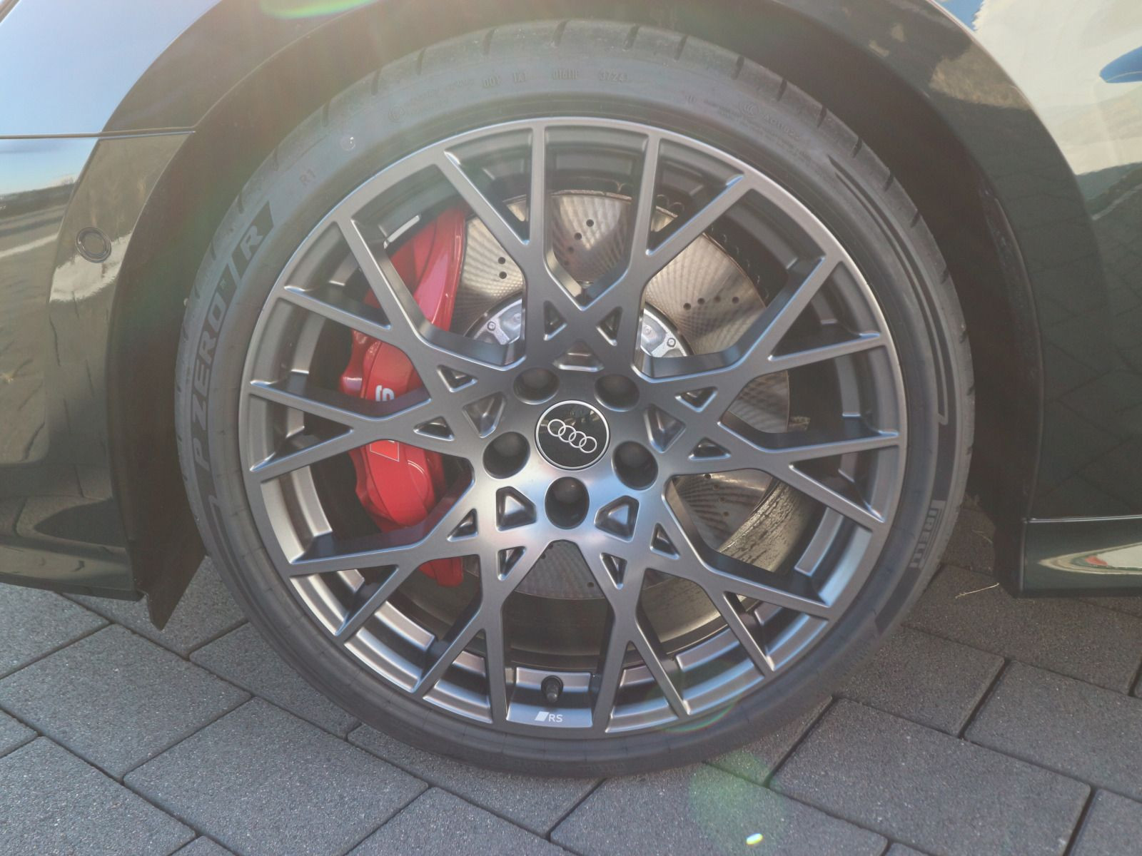 Fahrzeugabbildung Audi RS 3 Limousine S tronic*TIEFGRÜN PERL*PANO*NAVI*