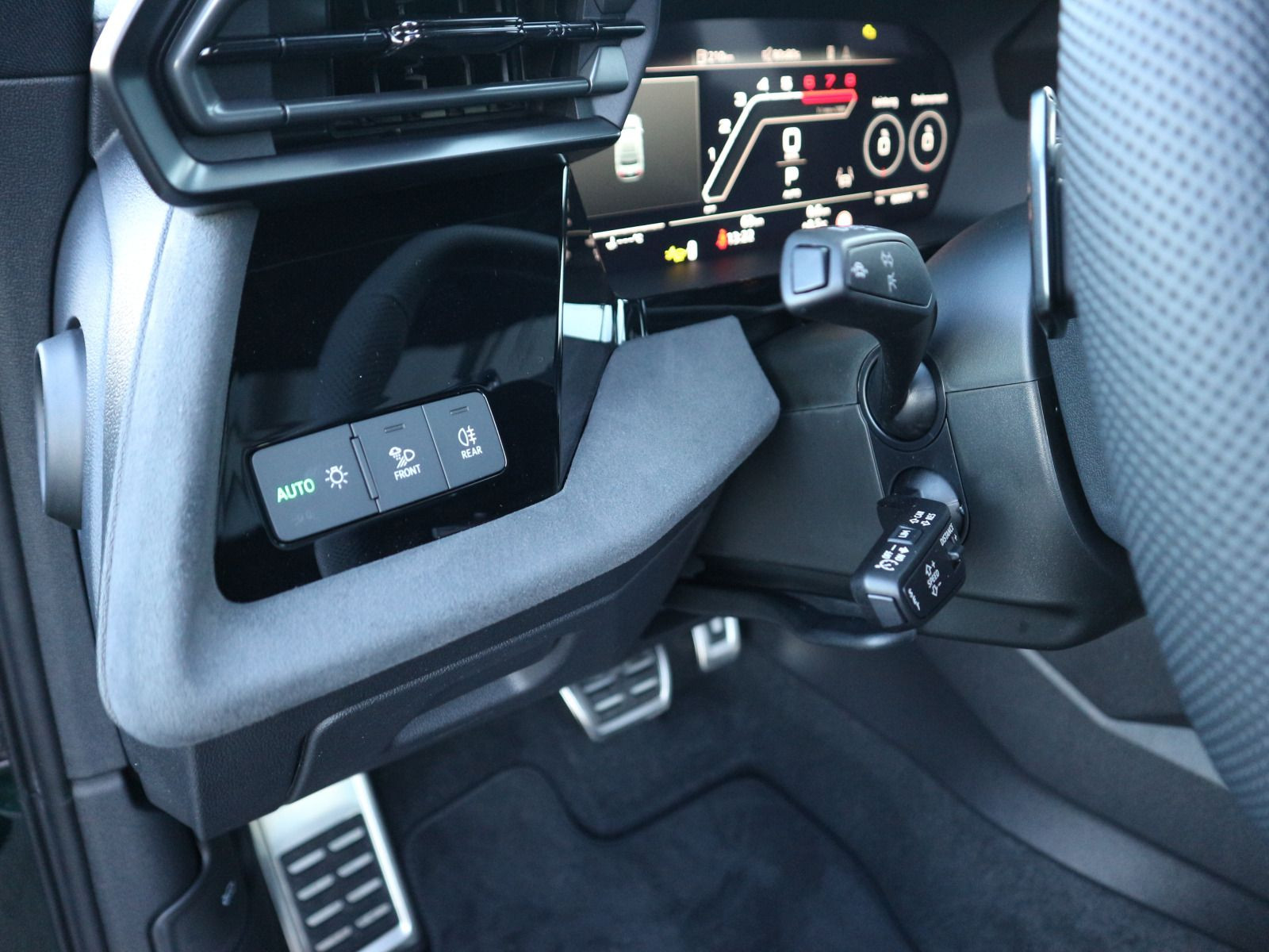 Fahrzeugabbildung Audi RS 3 Limousine S tronic*TIEFGRÜN PERL*PANO*NAVI*