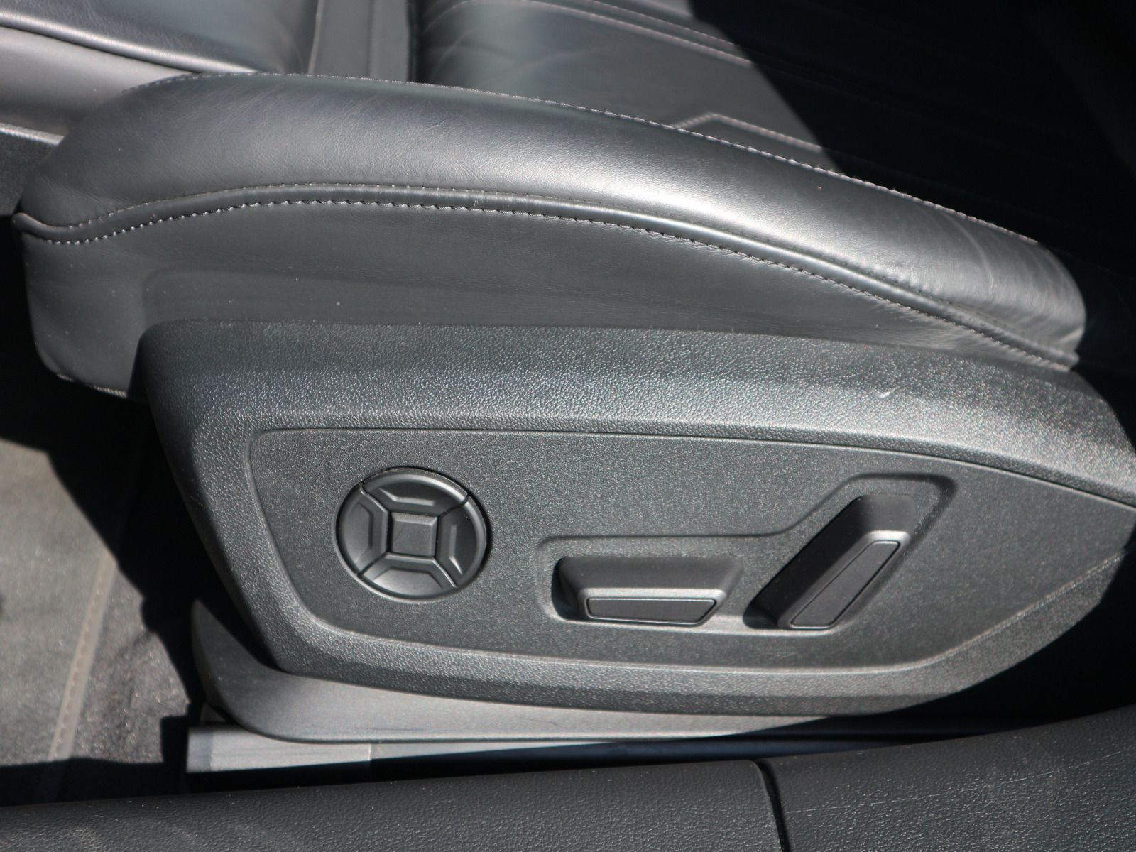 Fahrzeugabbildung Audi A6 Avant sport 45 TFSI quattro S tronic ACC*AHK