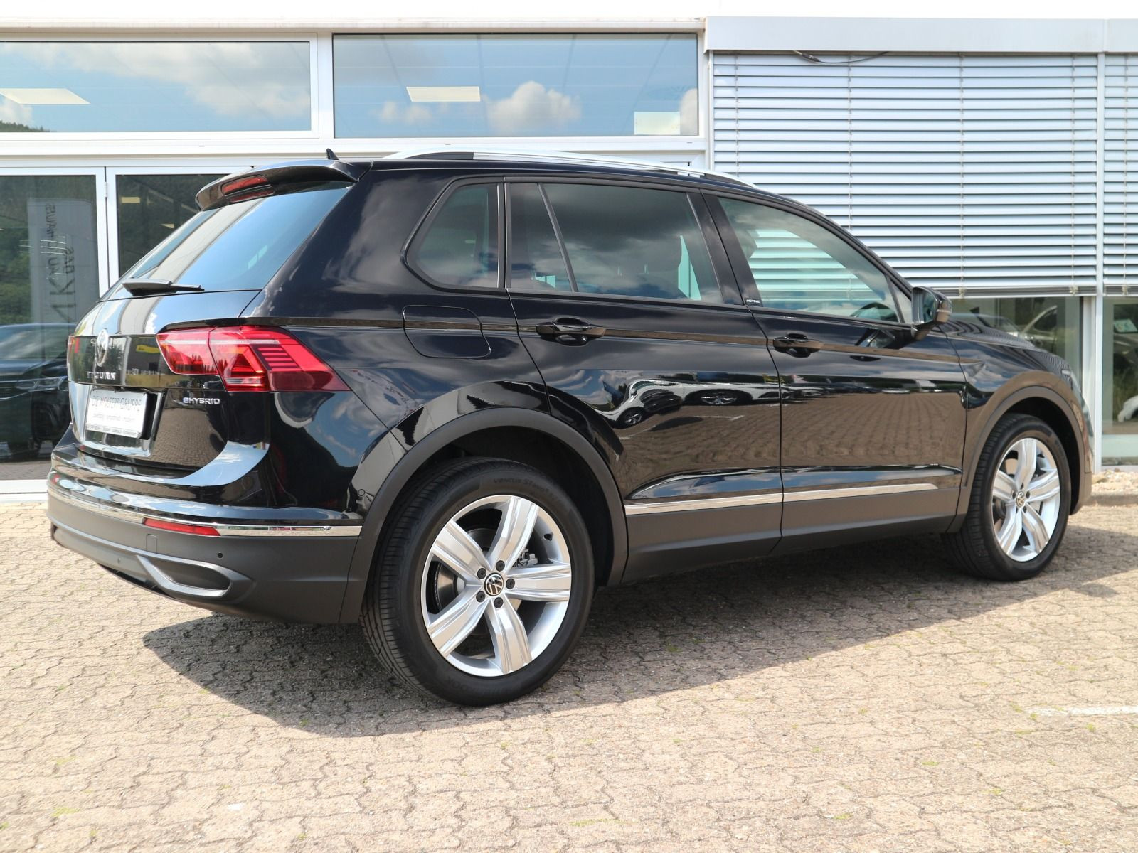 Fahrzeugabbildung Volkswagen Tiguan Life 1.4 TSI eHybrid DSG AHK RFK NAVI ACC