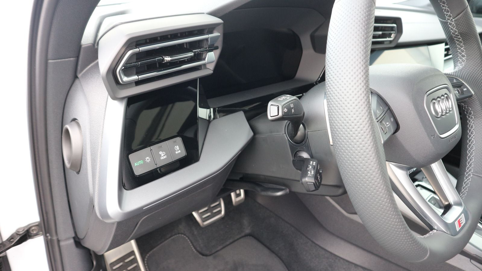 Fahrzeugabbildung Audi A3 Limousine S line TFSI S tronic*AHK*PANO*ACC