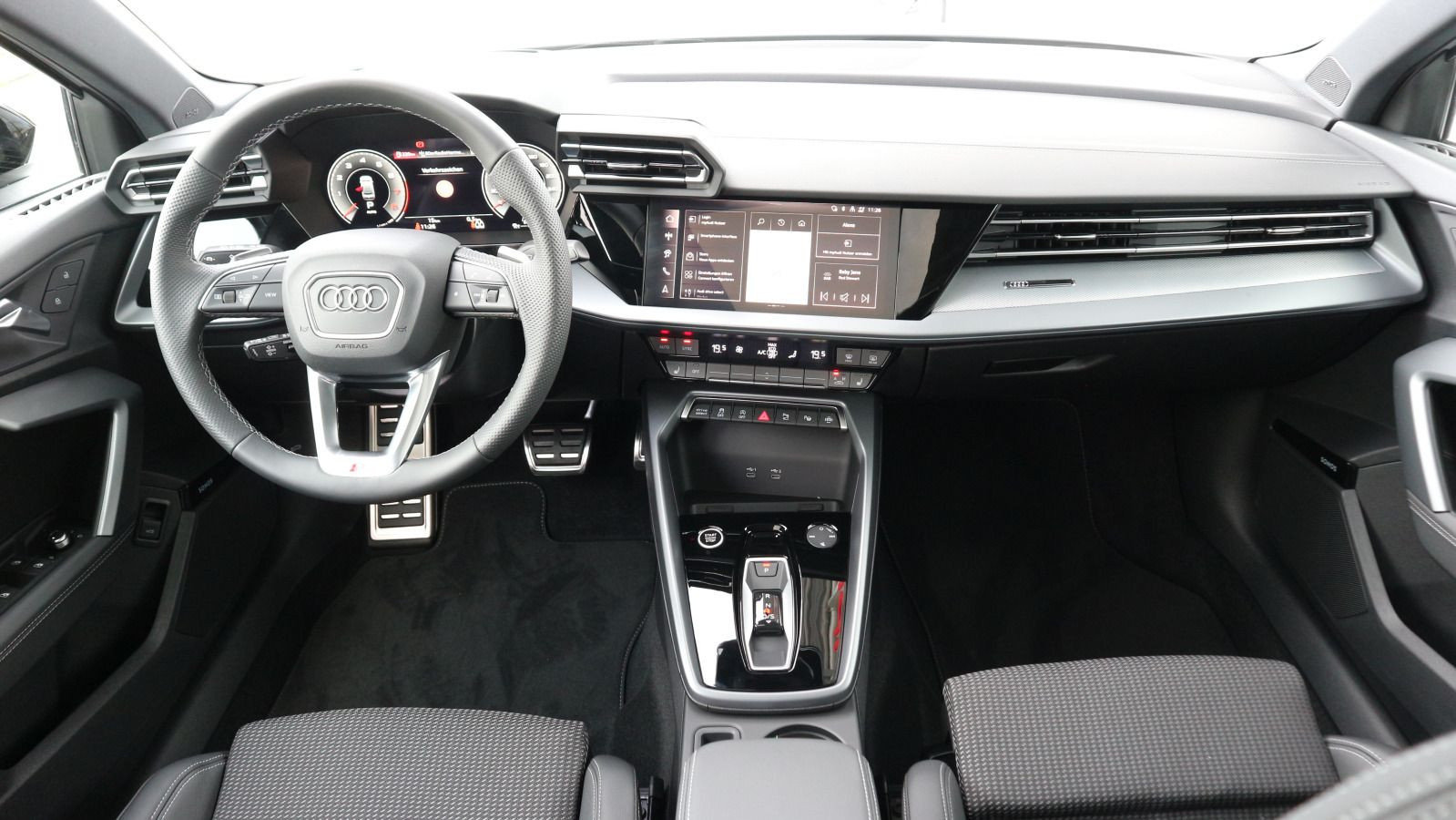 Fahrzeugabbildung Audi A3 Limousine S line TFSI S tronic*AHK*PANO*ACC